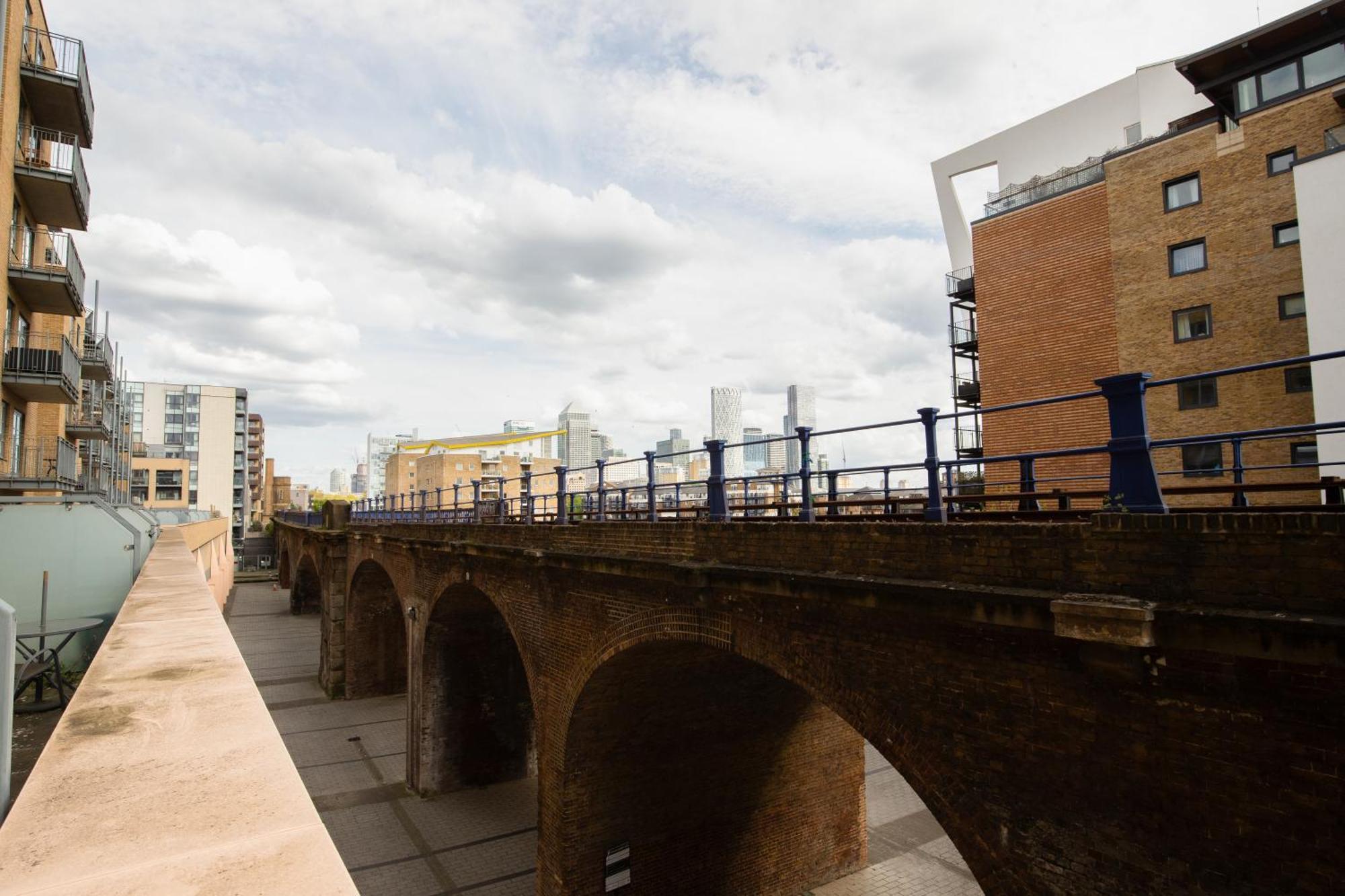 Londwell, & Limehouse Balcony Flat - Skyline Views * London