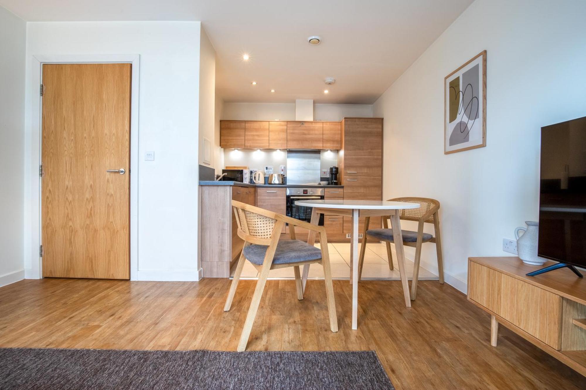 Apartment Londwell, & Limehouse Balcony Flat - Skyline Views