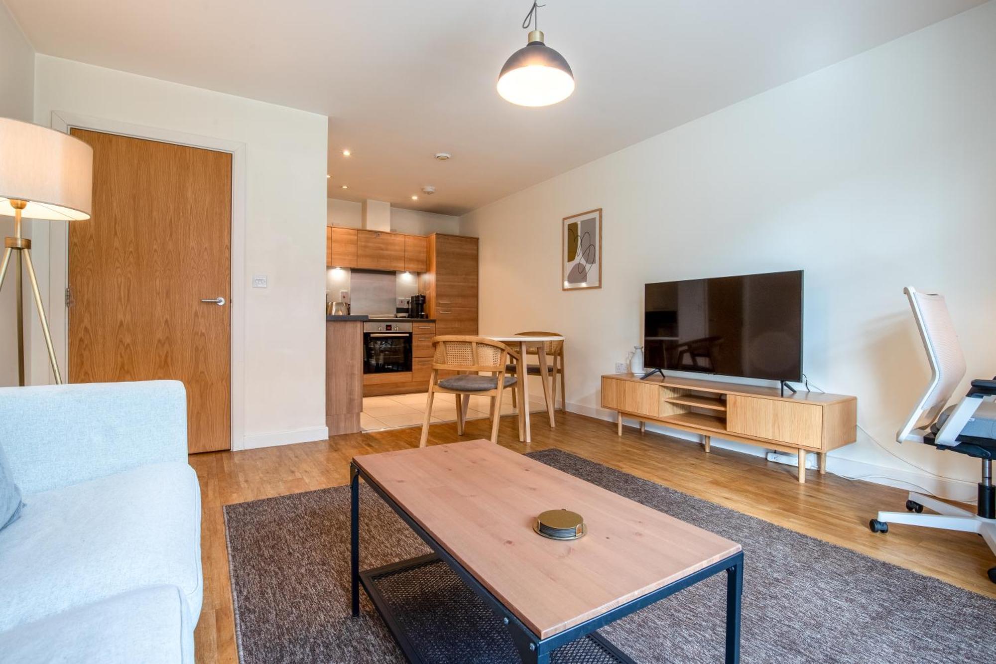 Londwell, & Limehouse Balcony Flat - Skyline Views Apartment *