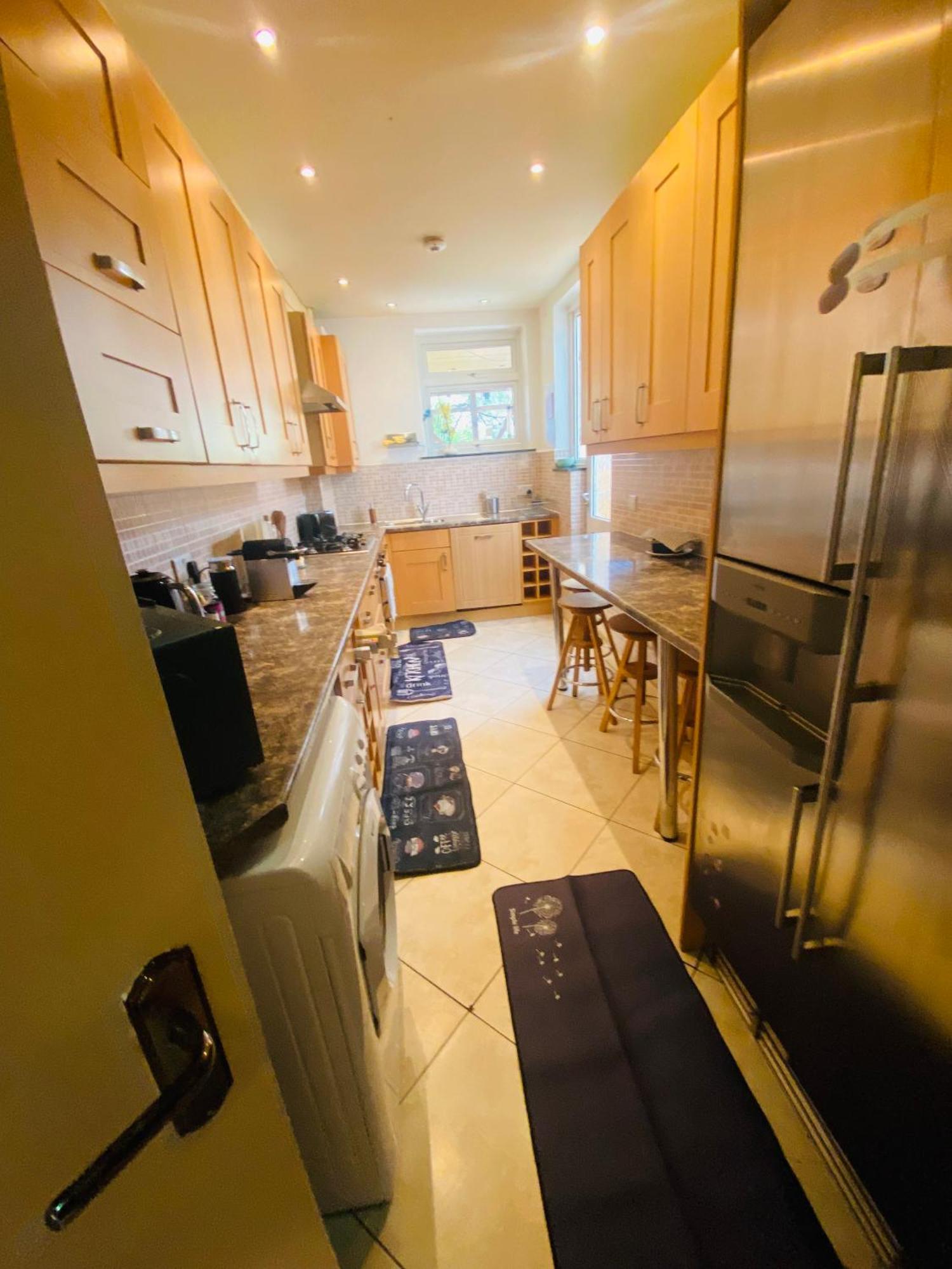 House For 7, Garden With Pond, 20min From Heathrow Holiday home London