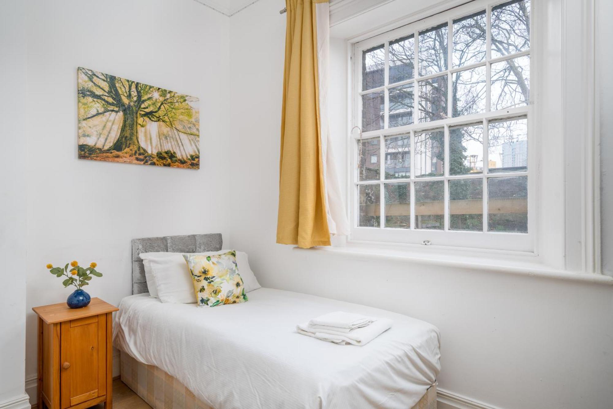 Larger Groups Close To O2 Arena Excel Canary Wharf With Wifi And Parking Within Mins Walk To Drl & Jubilee Line Apartment *