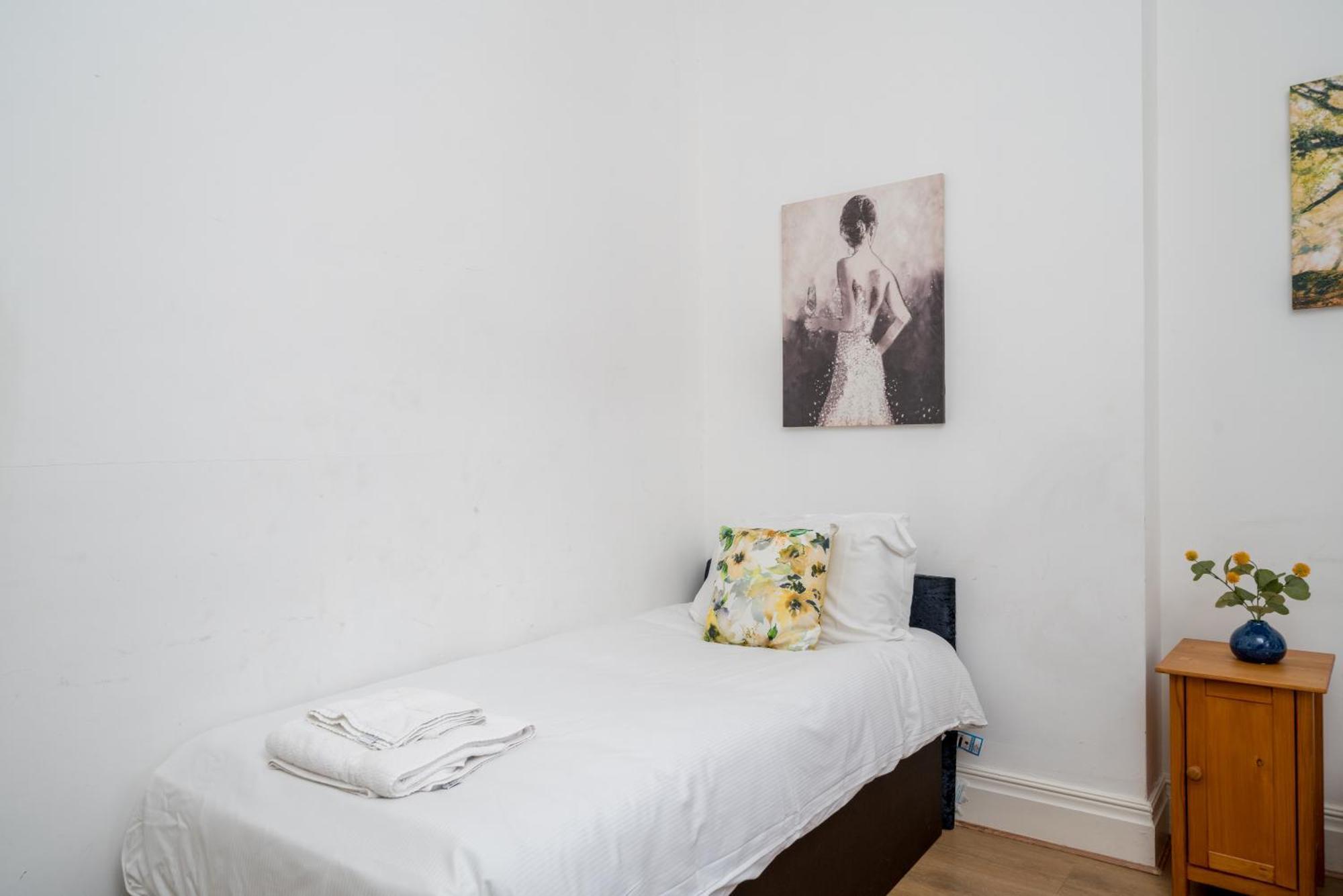 Apartment Larger Groups Close To O2 Arena Excel Canary Wharf With Wifi And Parking Within Mins Walk To Drl & Jubilee Line