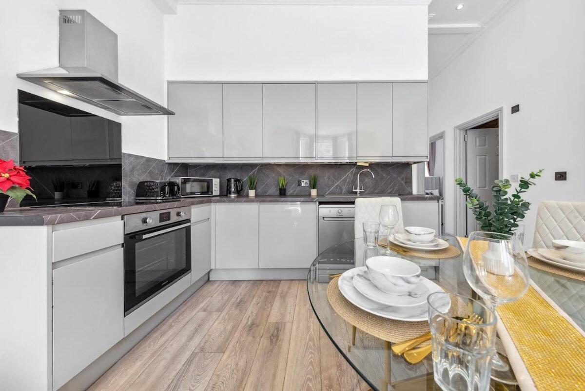 Minimalist Luxe 2br Designer Retreat In Prime Kensington For 6 Next To Station Harrods Appartement *