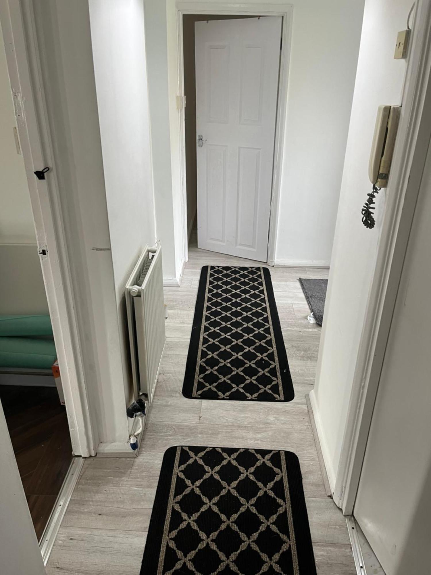 Short Apartment *