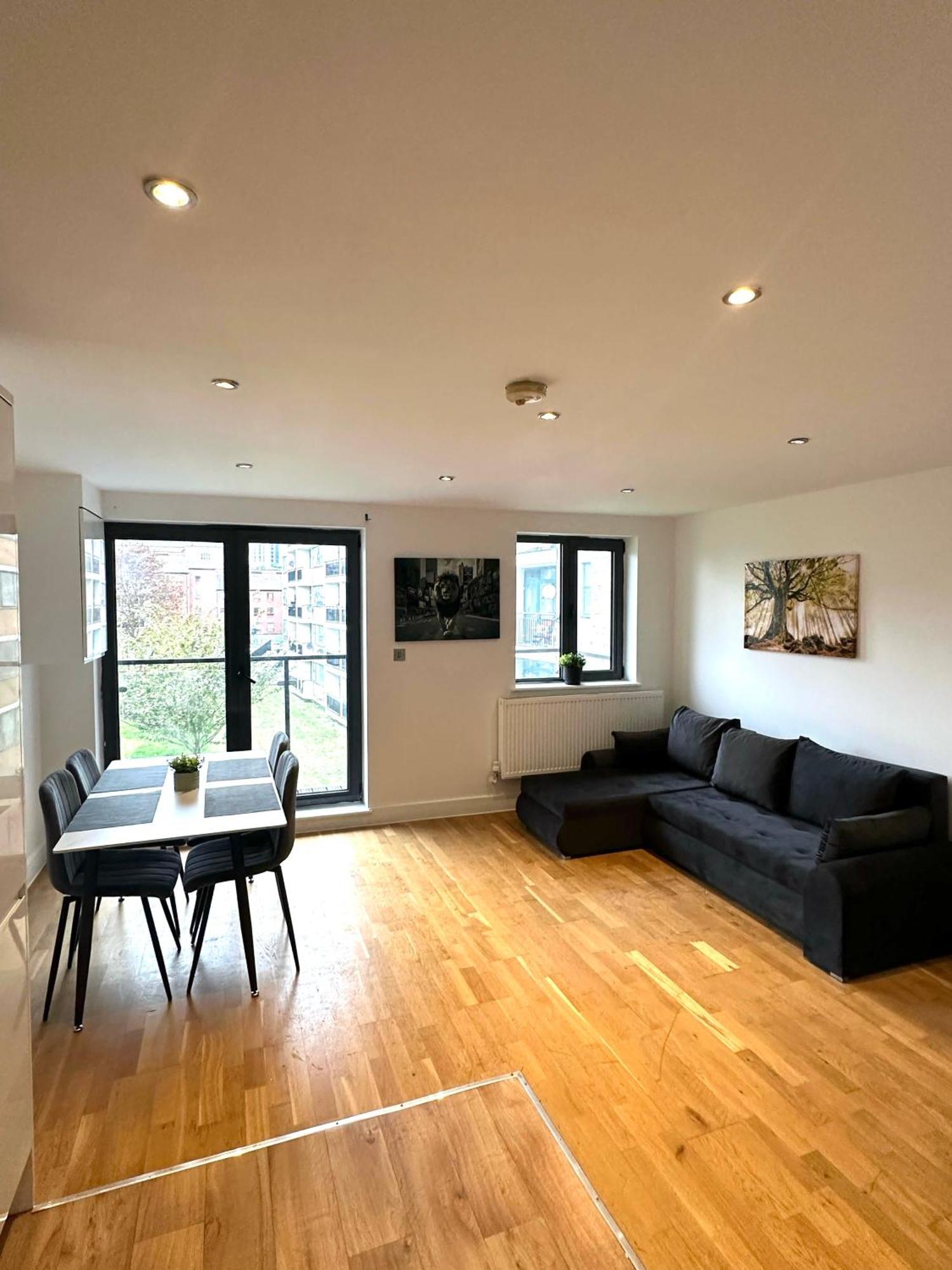Apartment Elegant Spacious Modern 2 Bedroom - Whitechapel - 5mins To Aldgate Station *