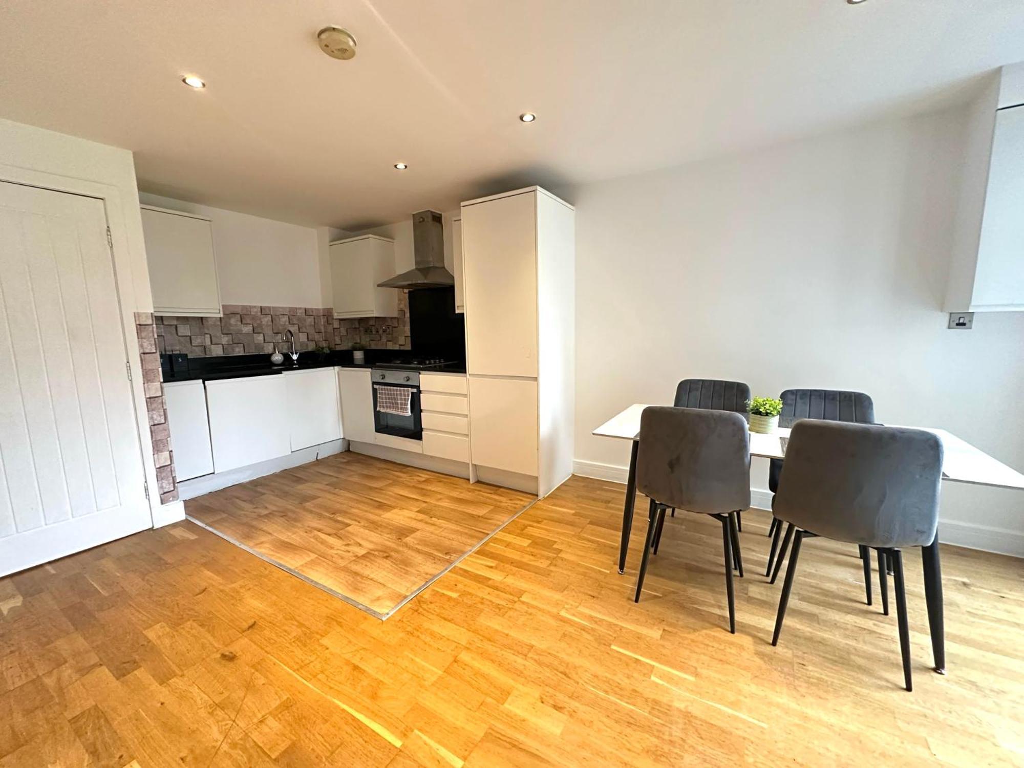 Elegant Spacious Modern 2 Bedroom - Whitechapel - 5mins To Aldgate Station Lejlighed London