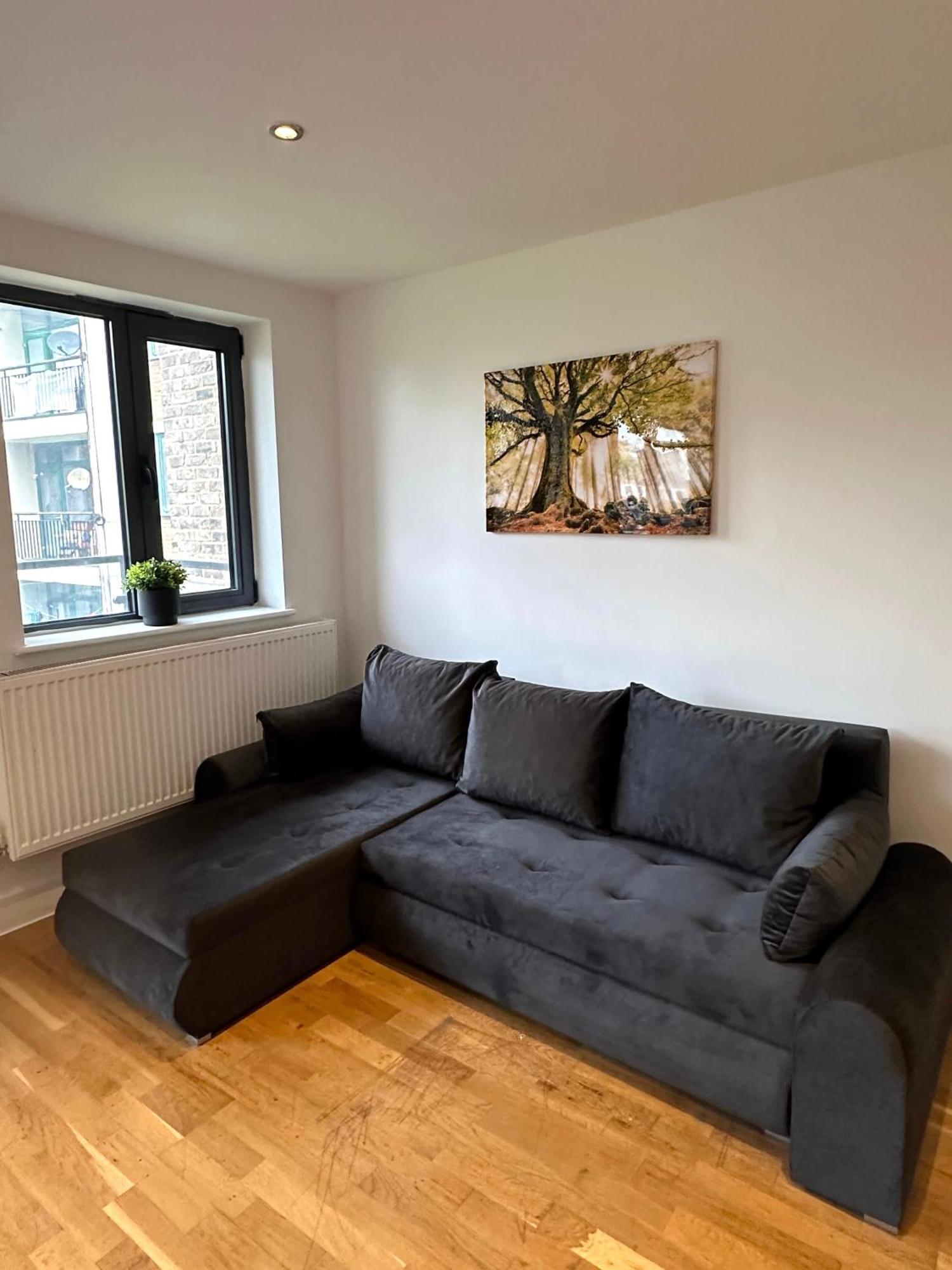 Elegant Spacious Modern 2 Bedroom - Whitechapel - 5mins To Aldgate Station Apartment