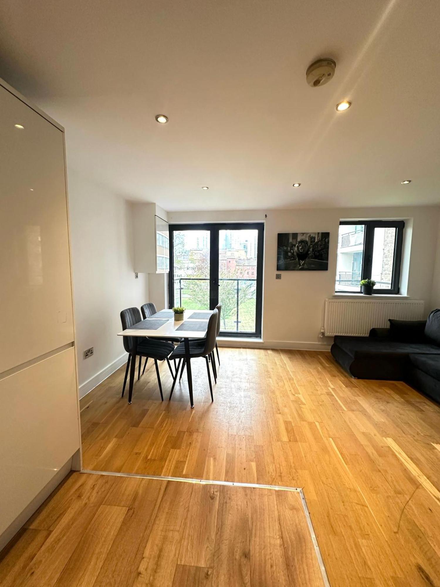 Apartment Elegant Spacious Modern 2 Bedroom - Whitechapel - 5mins To Aldgate Station *