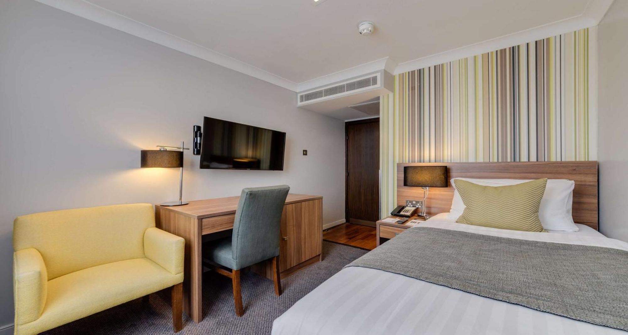 Western Mornington Hyde Park Hotel