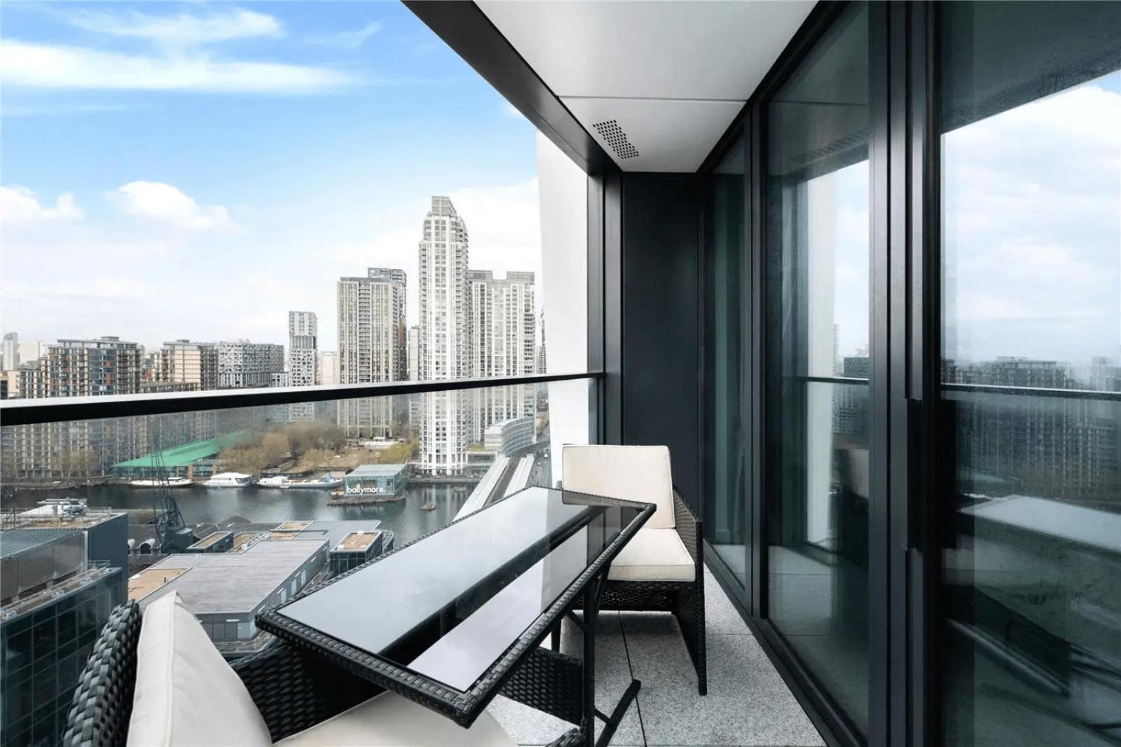 Luxury Balcony Apartment, Canary Wharf Apartment London