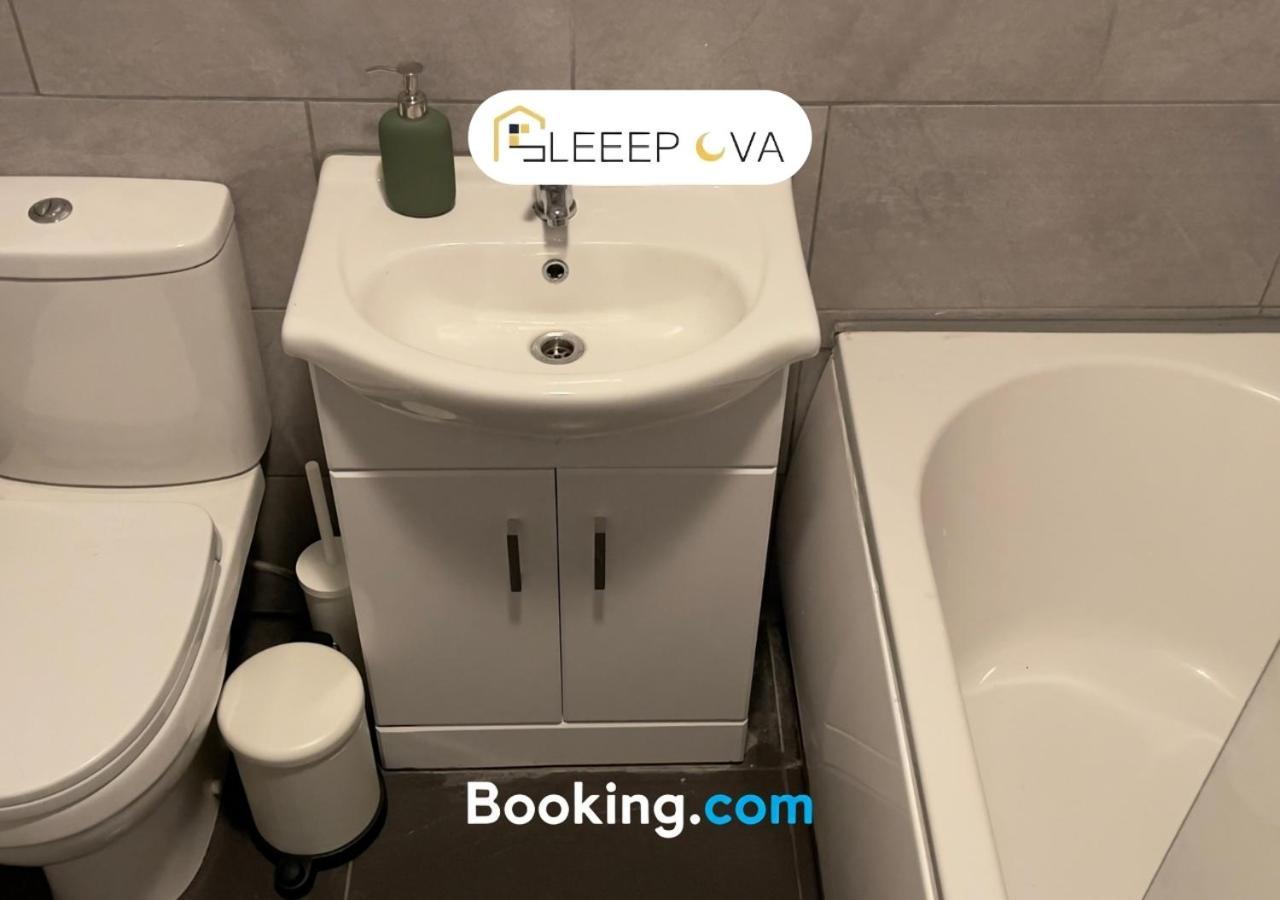 Lejlighed Premium Offers L Last-Minute Escape L Luxury & Spacious 2 Bedroom Flat Families Business Relocation Sleepova Short Lets & Serviced Accommodation *