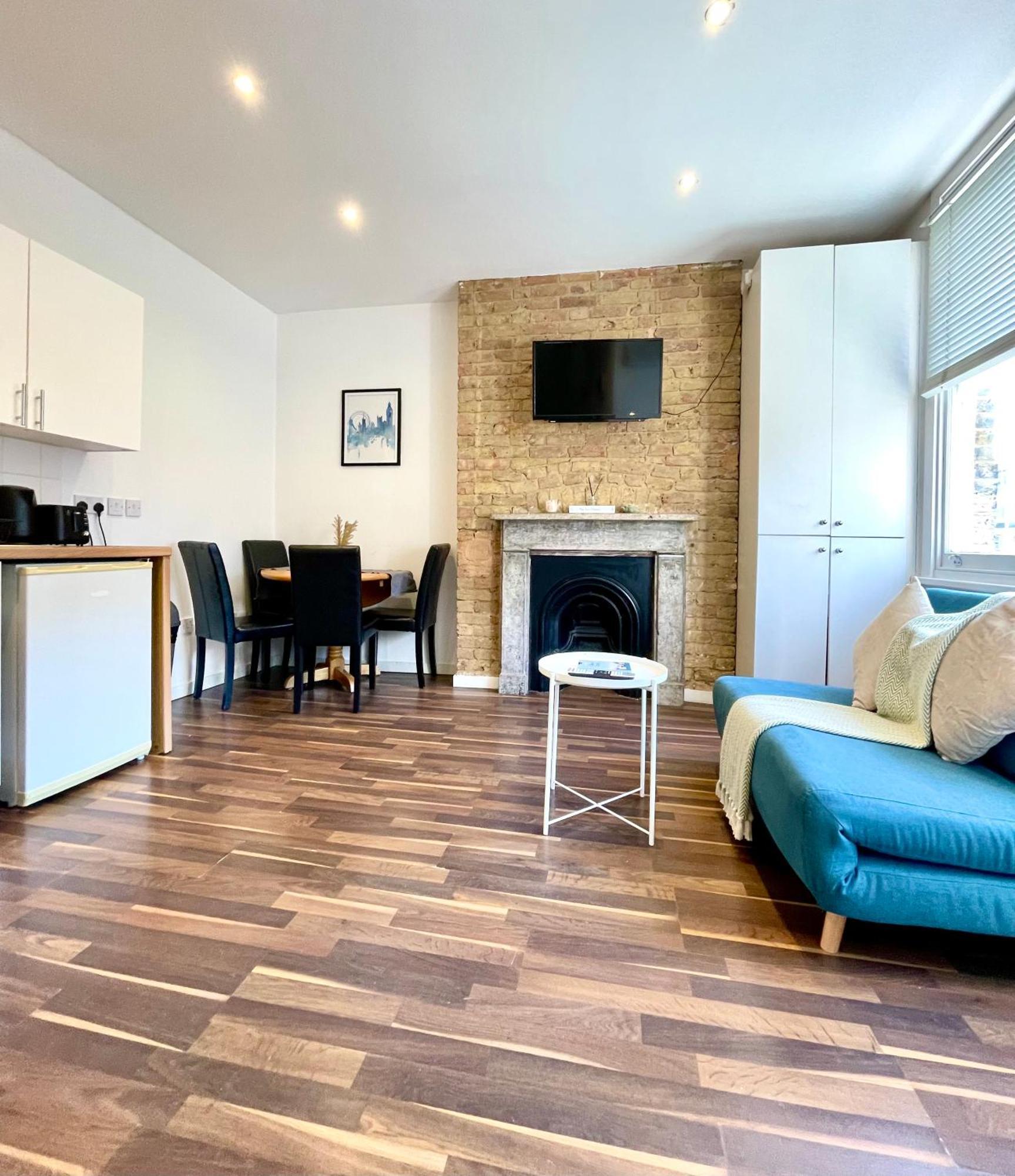 A Fantastic One Double Bedroom Flat * Londra