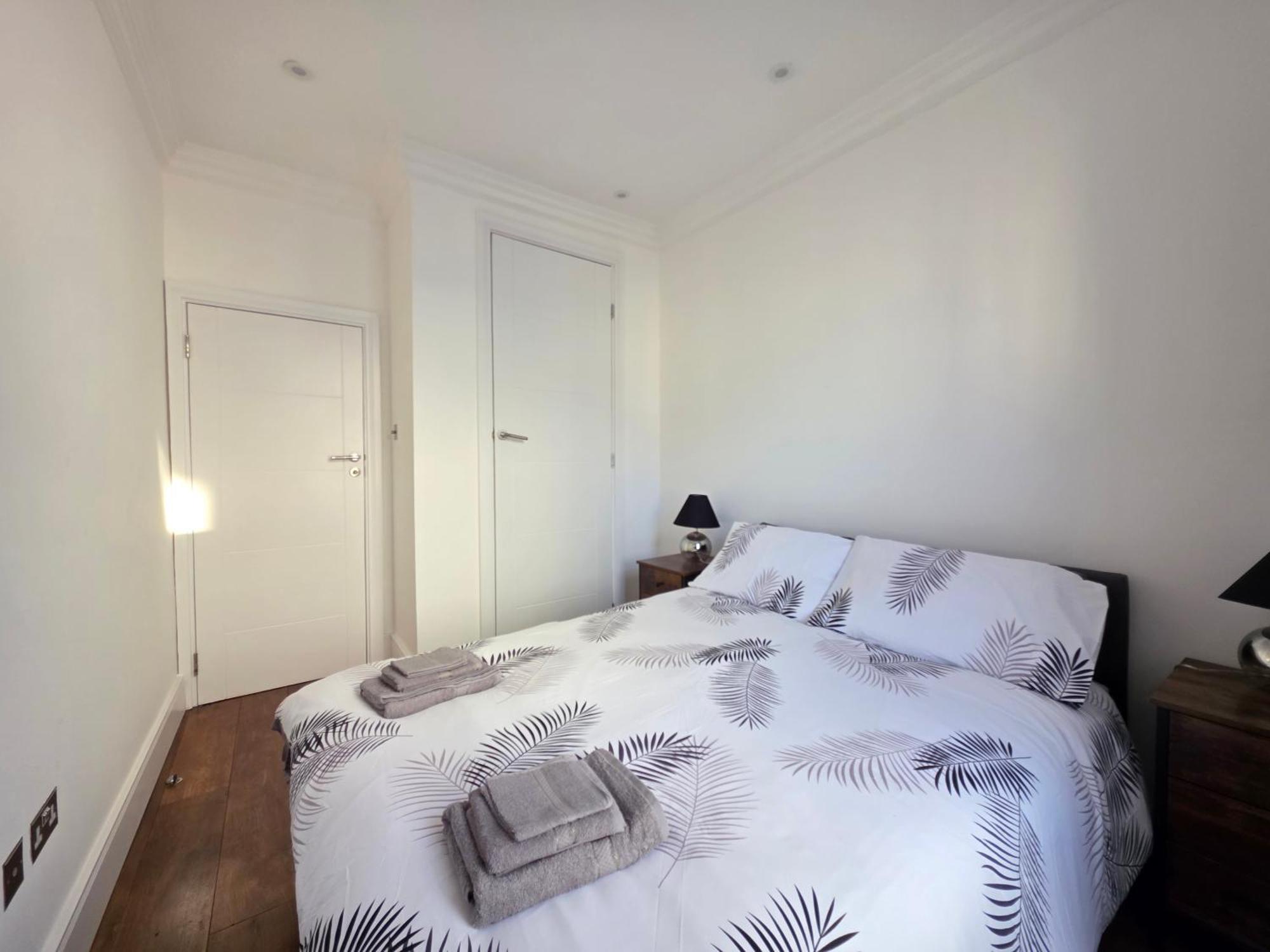 Charming 2 Bedroom Flat In Paddington Lägenhet London