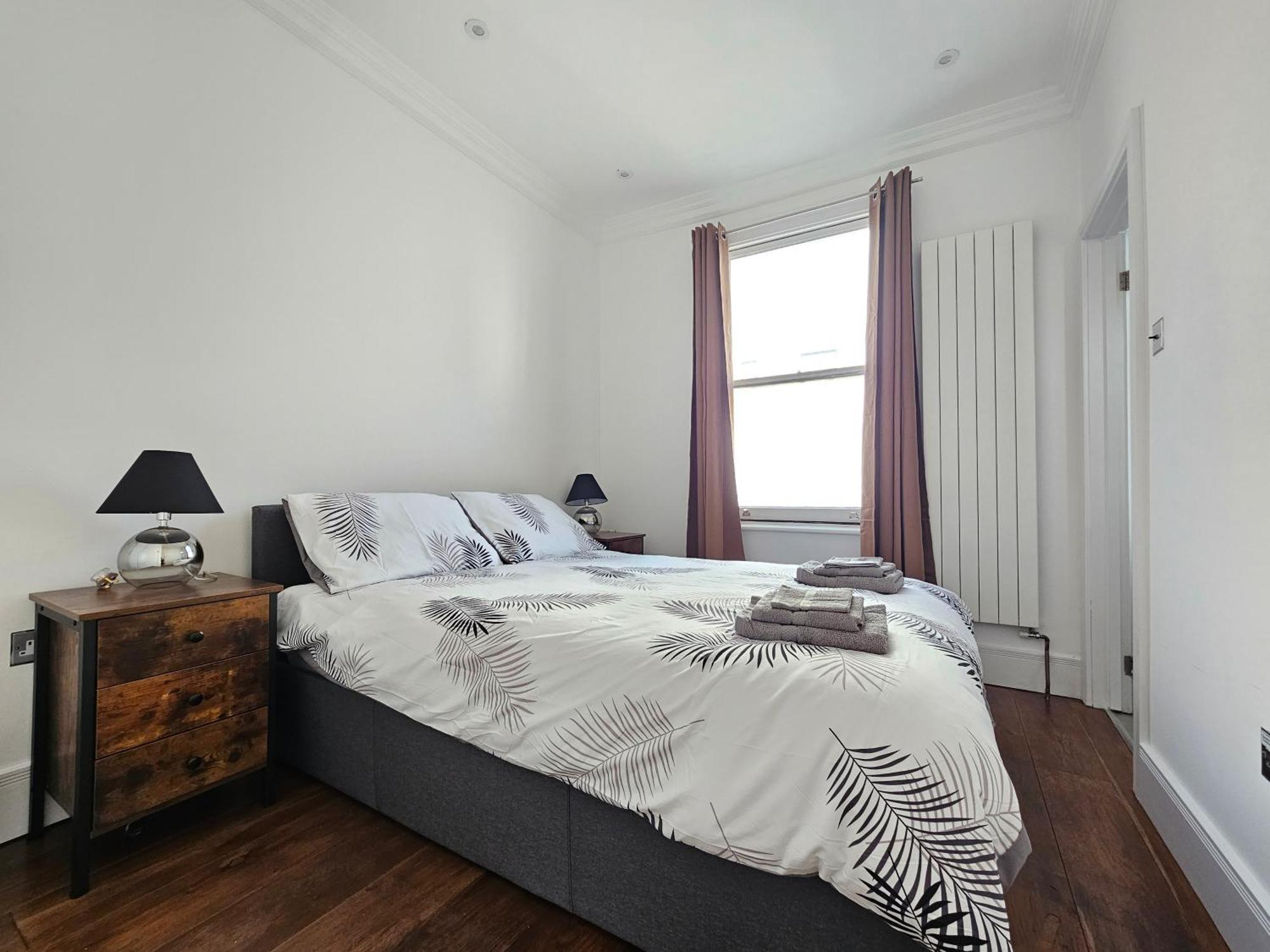 Charming 2 Bedroom Flat In Paddington Lägenhet