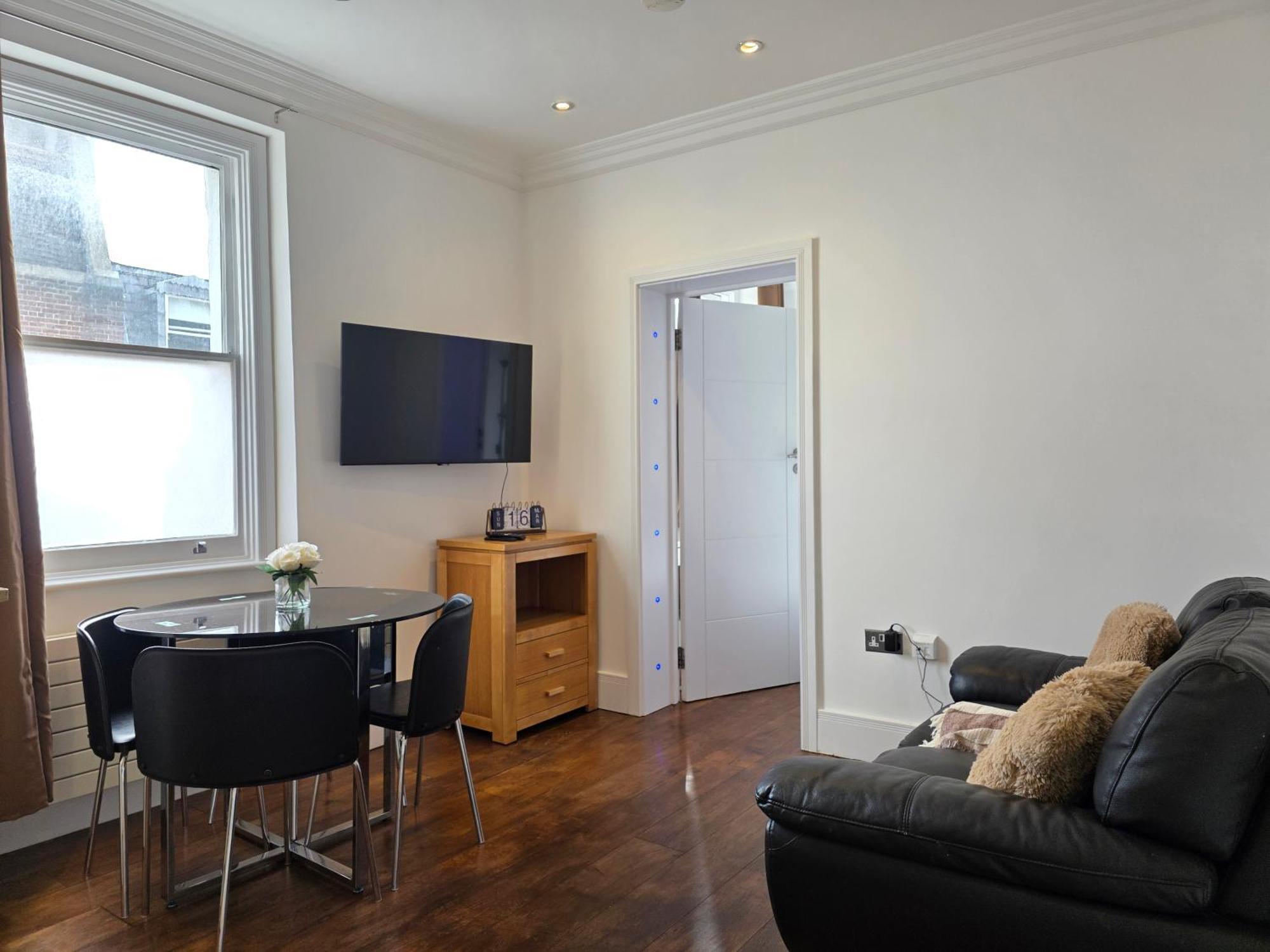 Charming 2 Bedroom Flat In Paddington London