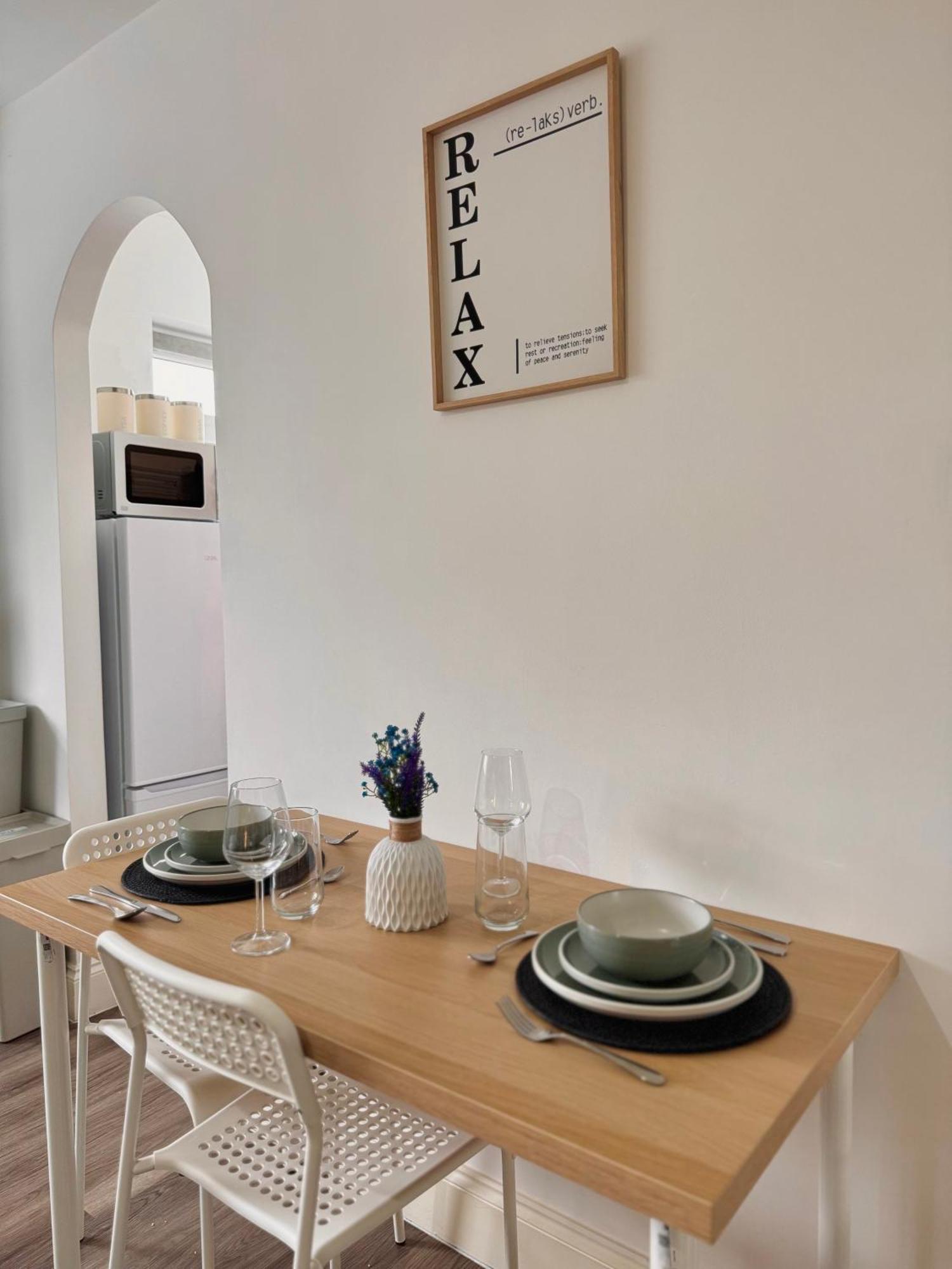 Vibrant 30min To & Free Wifi London
