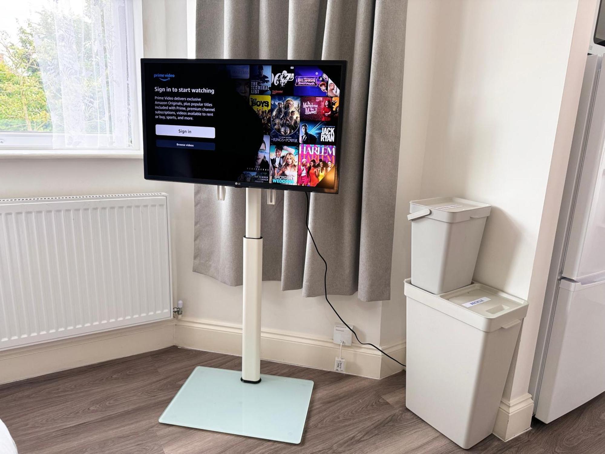 Vibrant 30min To & Free Wifi London