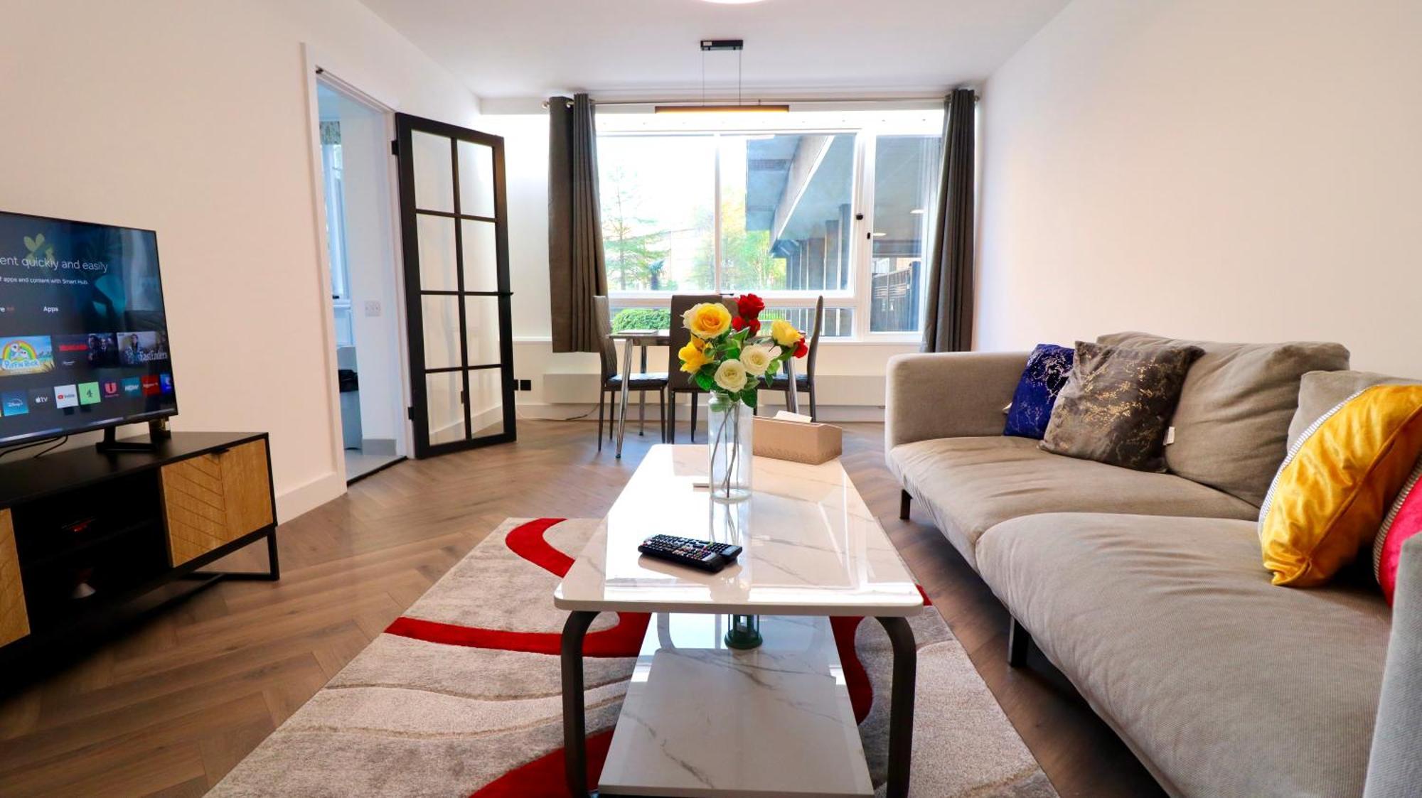 Luxury 2 Bedroom By Aljoori Apartment