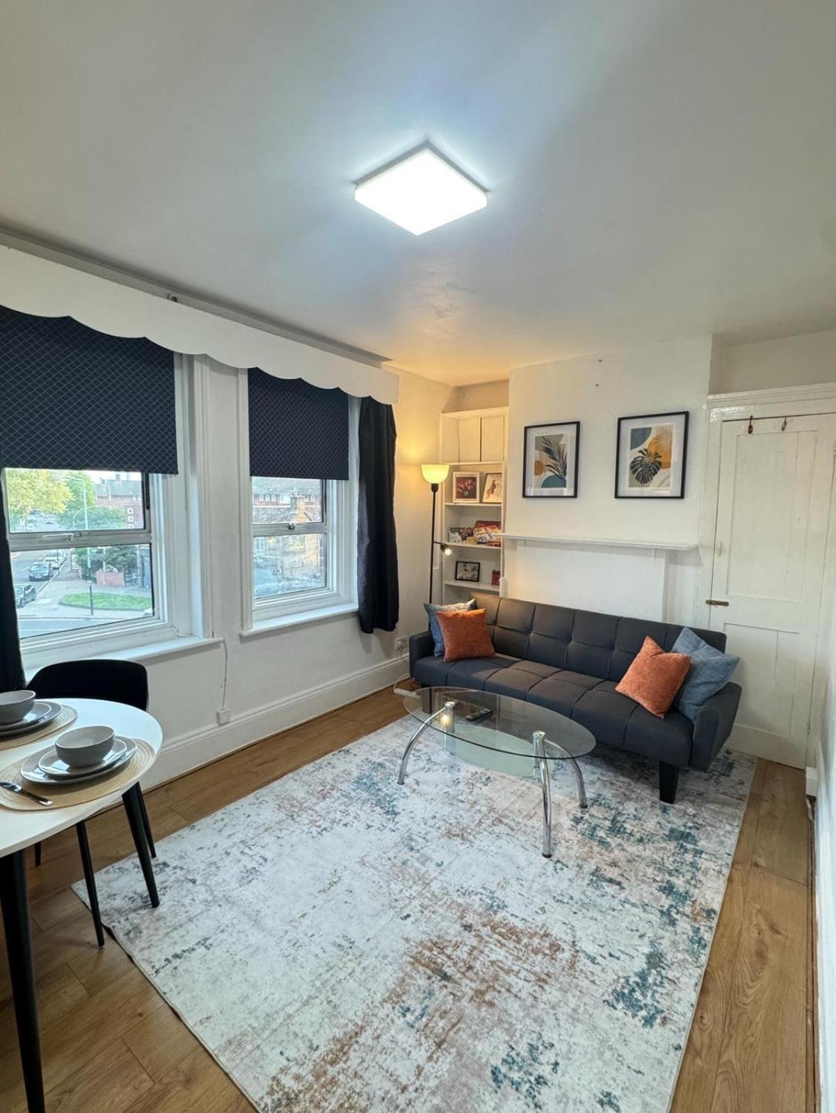 Lejlighed Stratford Centre, 2 Or 3 Bedroom Apartment, Walk To Westfield, Near Station, Sleeps 6 London