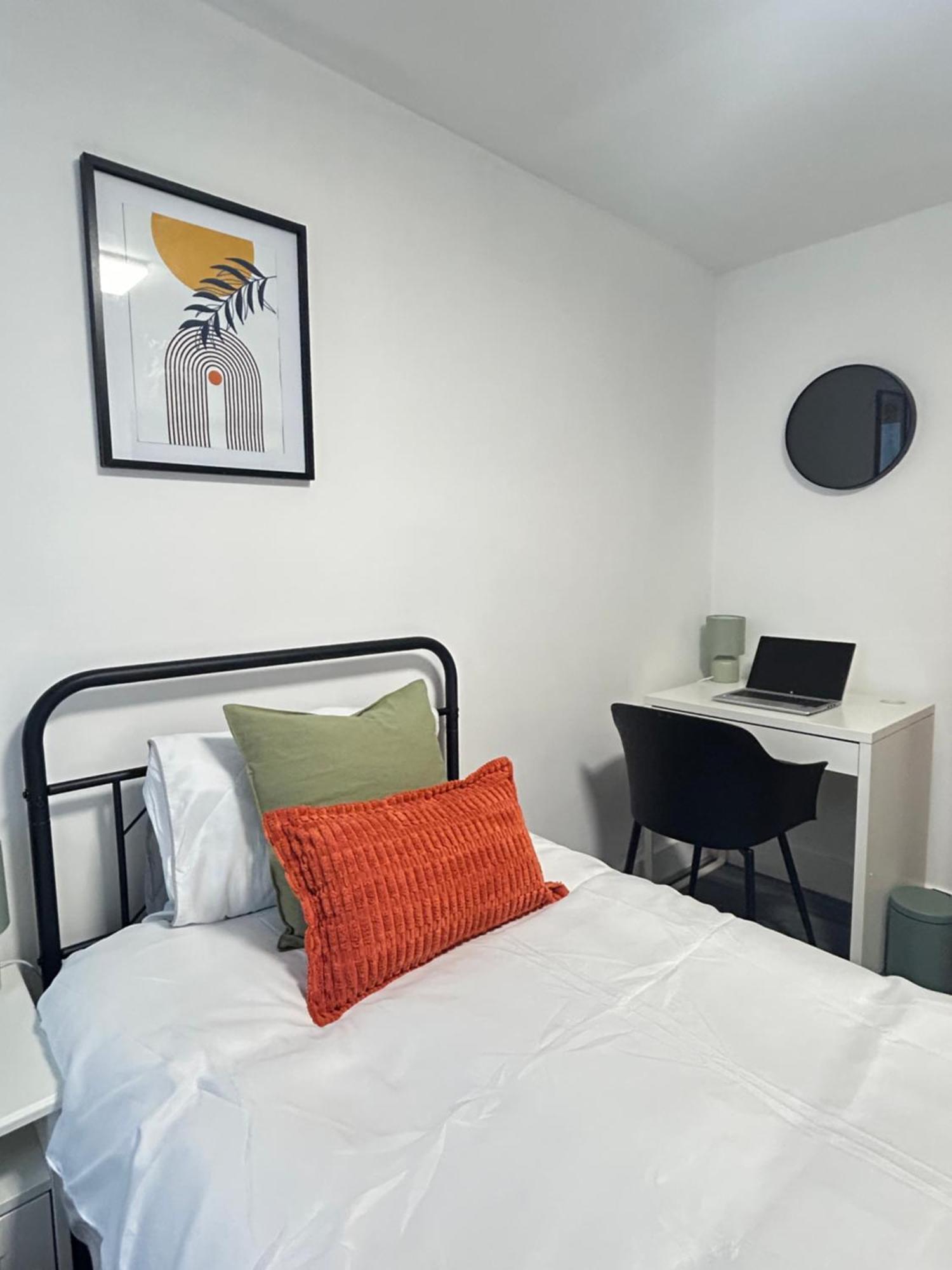 Lejlighed Stratford Centre, 2 Or 3 Bedroom Apartment, Walk To Westfield, Near Station, Sleeps 6 London