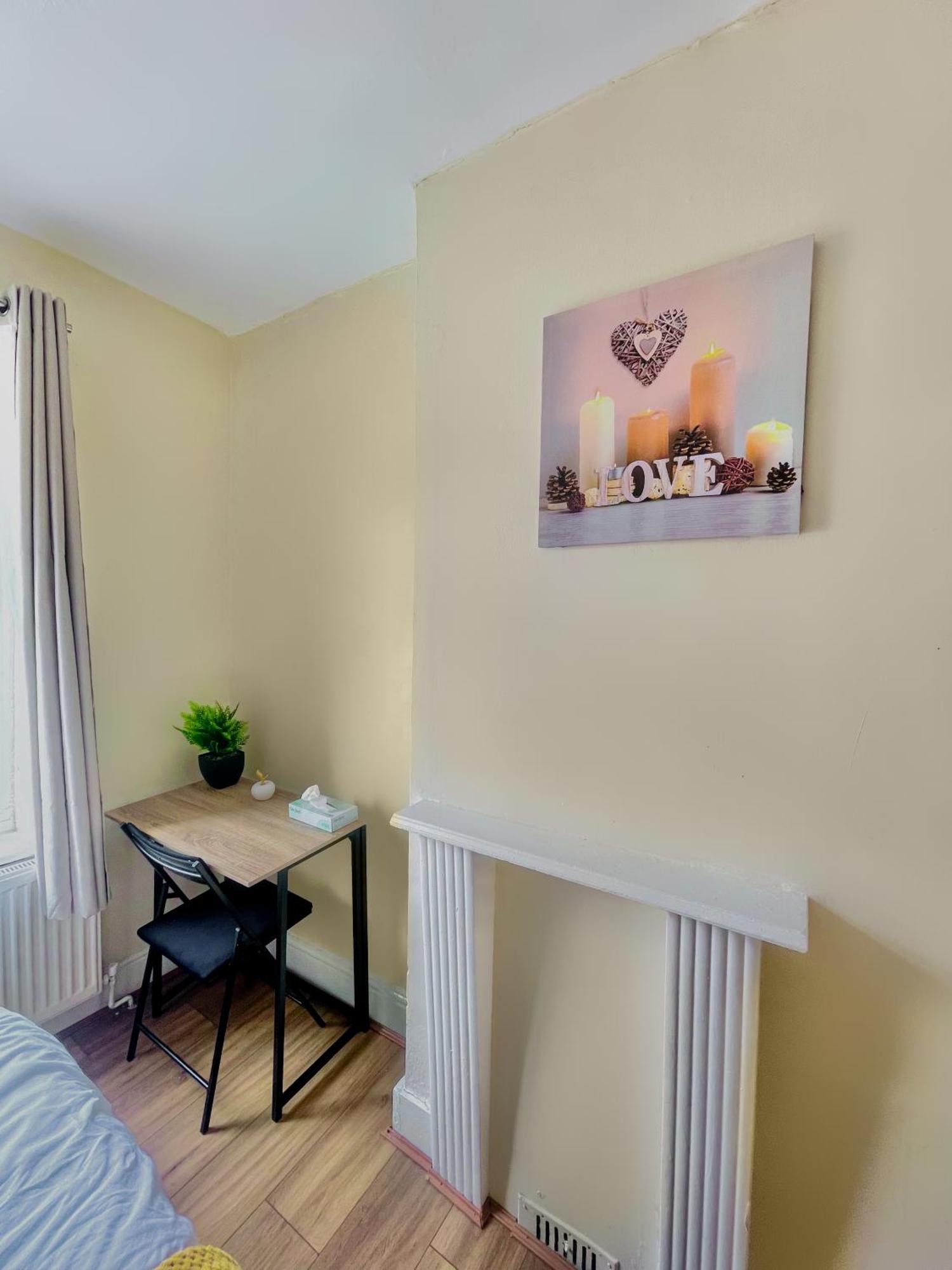 Plaistow Near Custom House Excel Free Parking Apartment