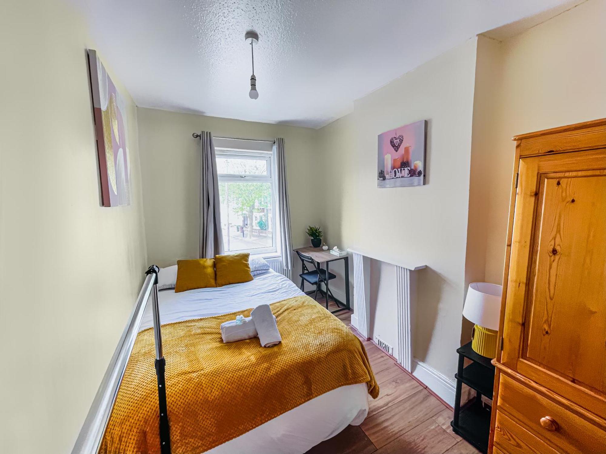 Plaistow Near Custom House Excel Free Parking Apartment London