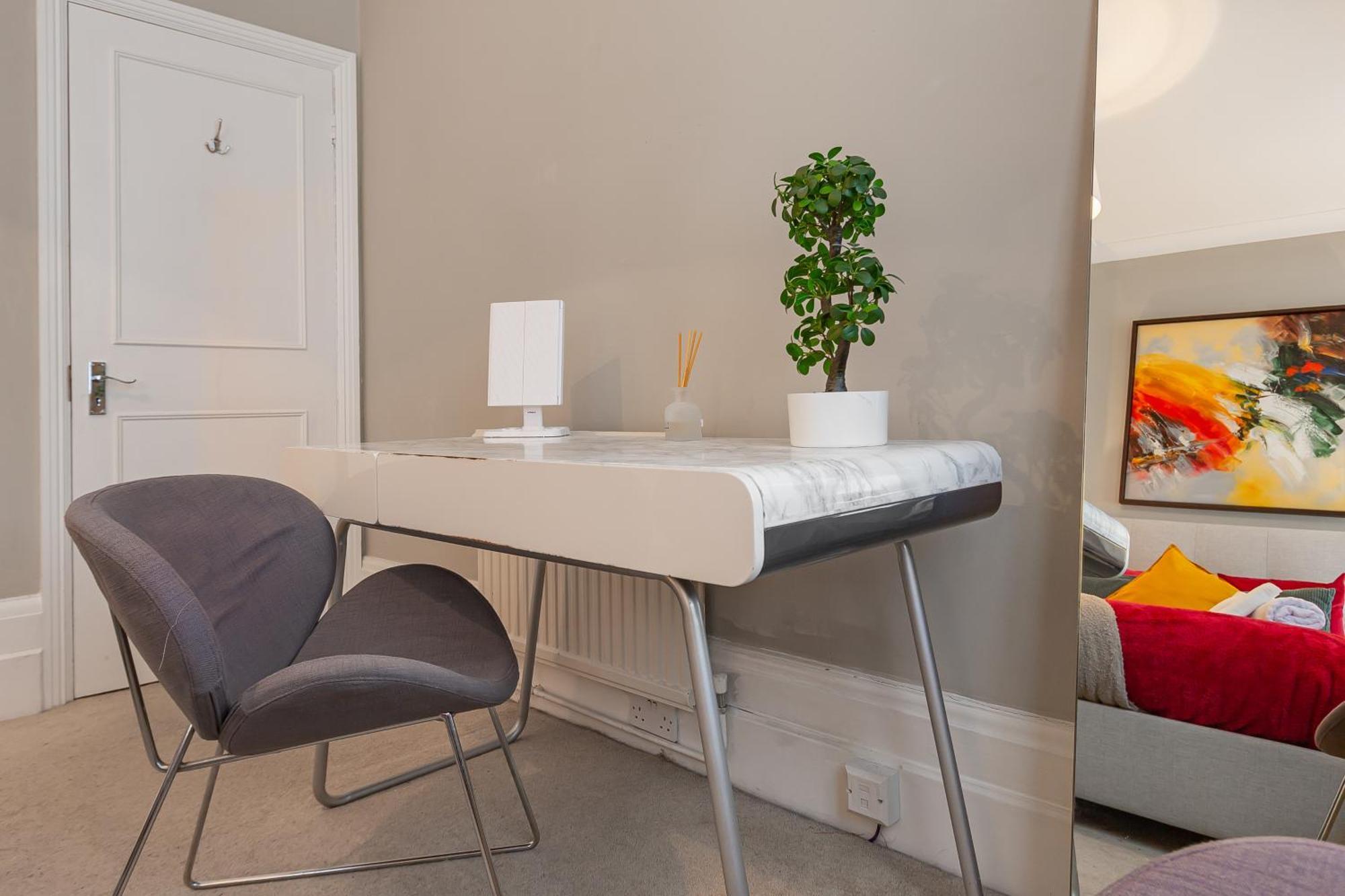 Apartment Luxury Victorian 2 Bed 2 Bath Flat E14 London
