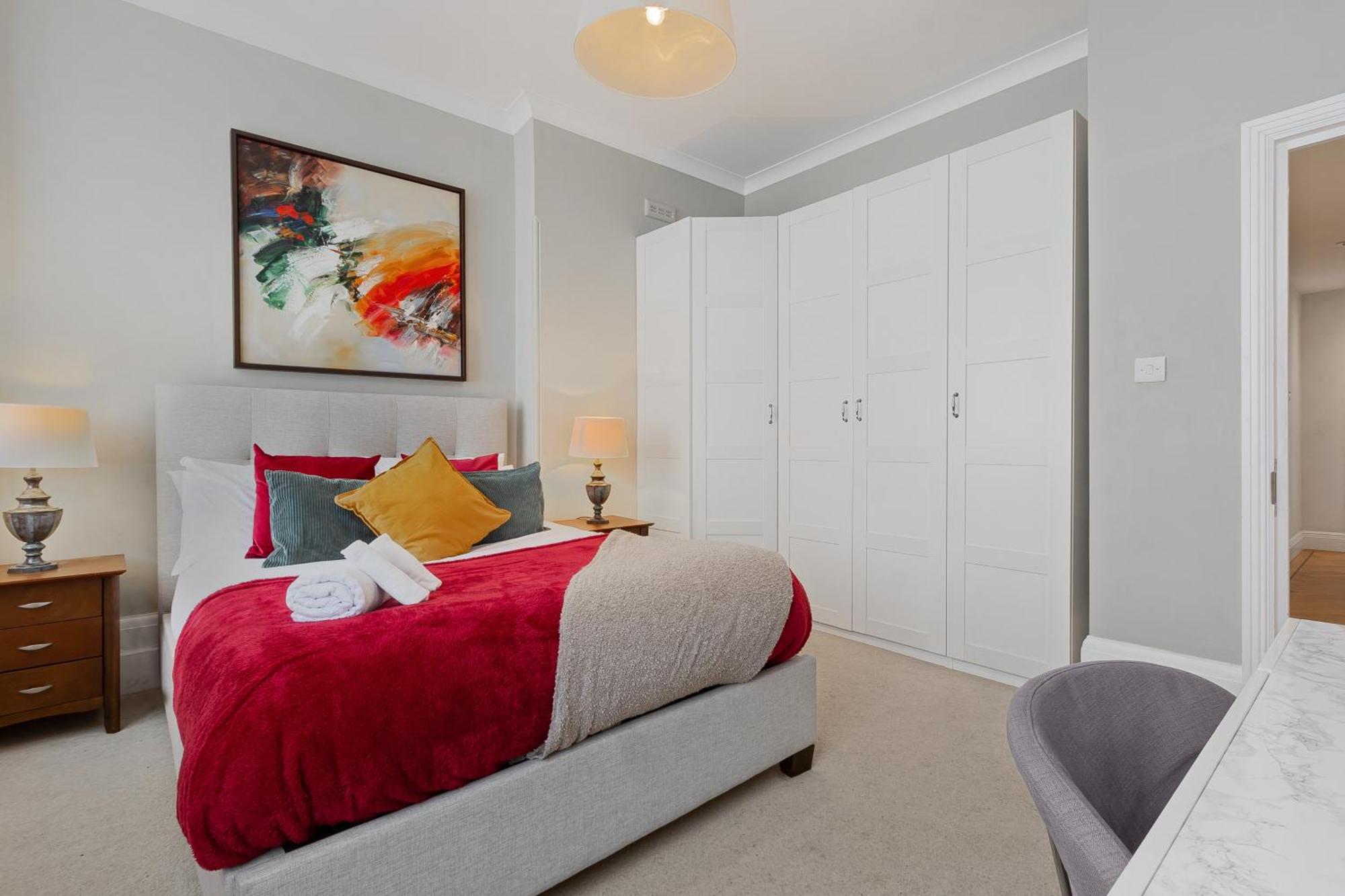 Apartment Luxury Victorian 2 Bed 2 Bath Flat E14 London