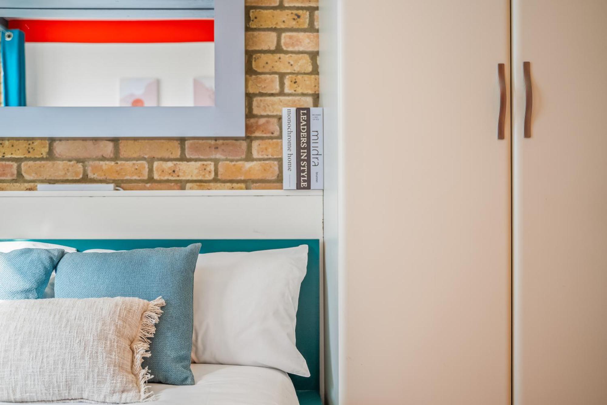 Modern And Industrial 2 Bed - Close To London Bridge, Sleeps 6 Apartment