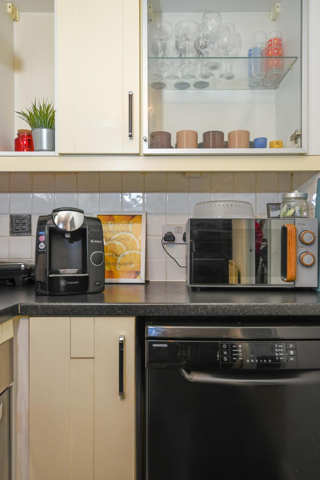 Beautiful Spacious 2 Bed Flat With 2 Parking Near Wembley Stadium * London