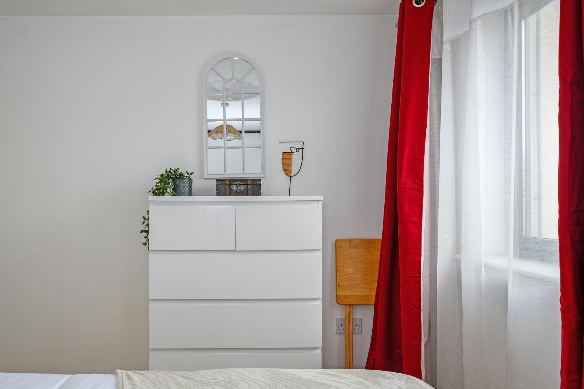 Beautiful Spacious 2 Bed Flat With 2 Parking Near Wembley Stadium Lejlighed