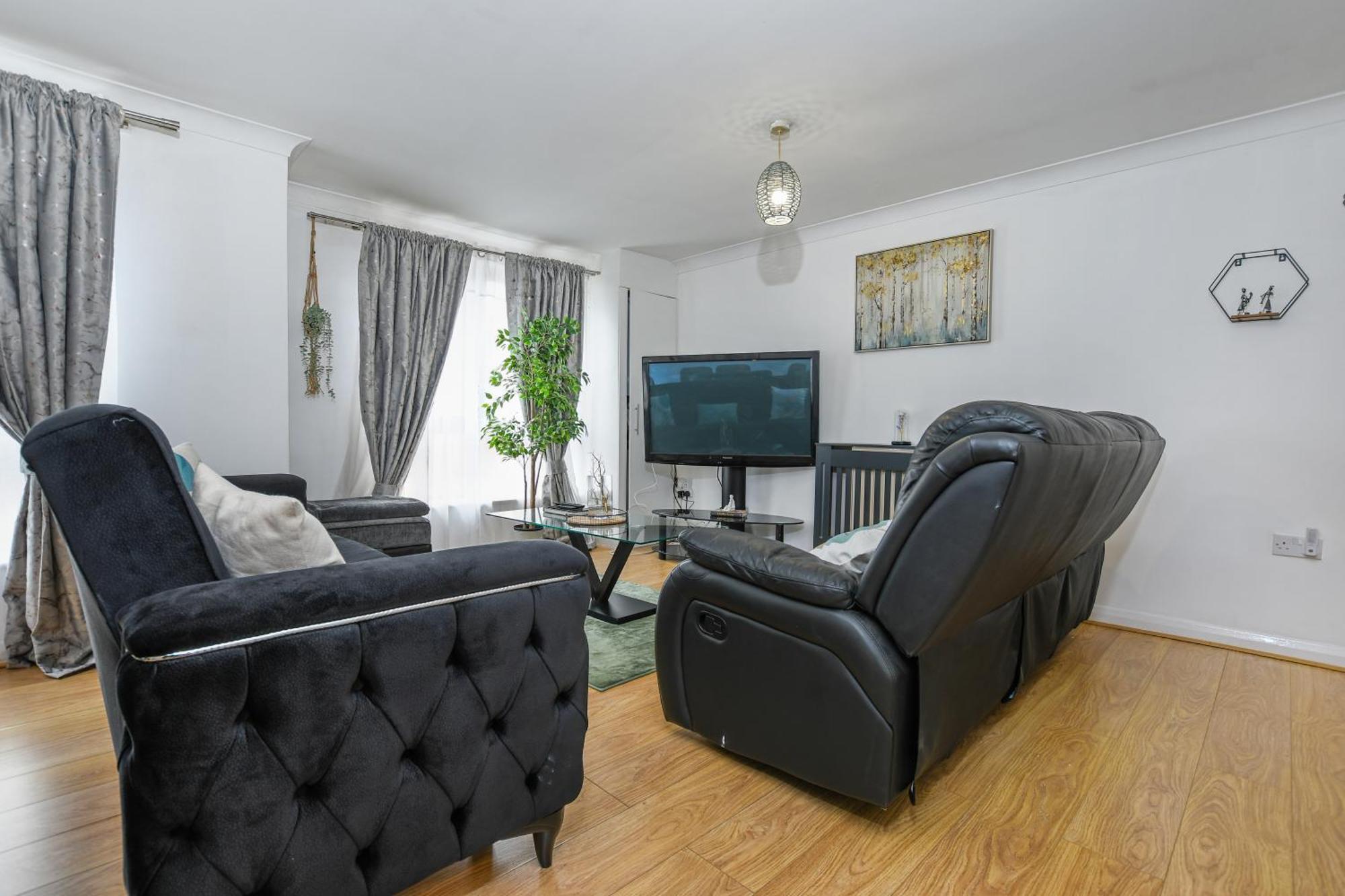 Beautiful Spacious 2 Bed Flat With 2 Parking Near Wembley Stadium Lejlighed London