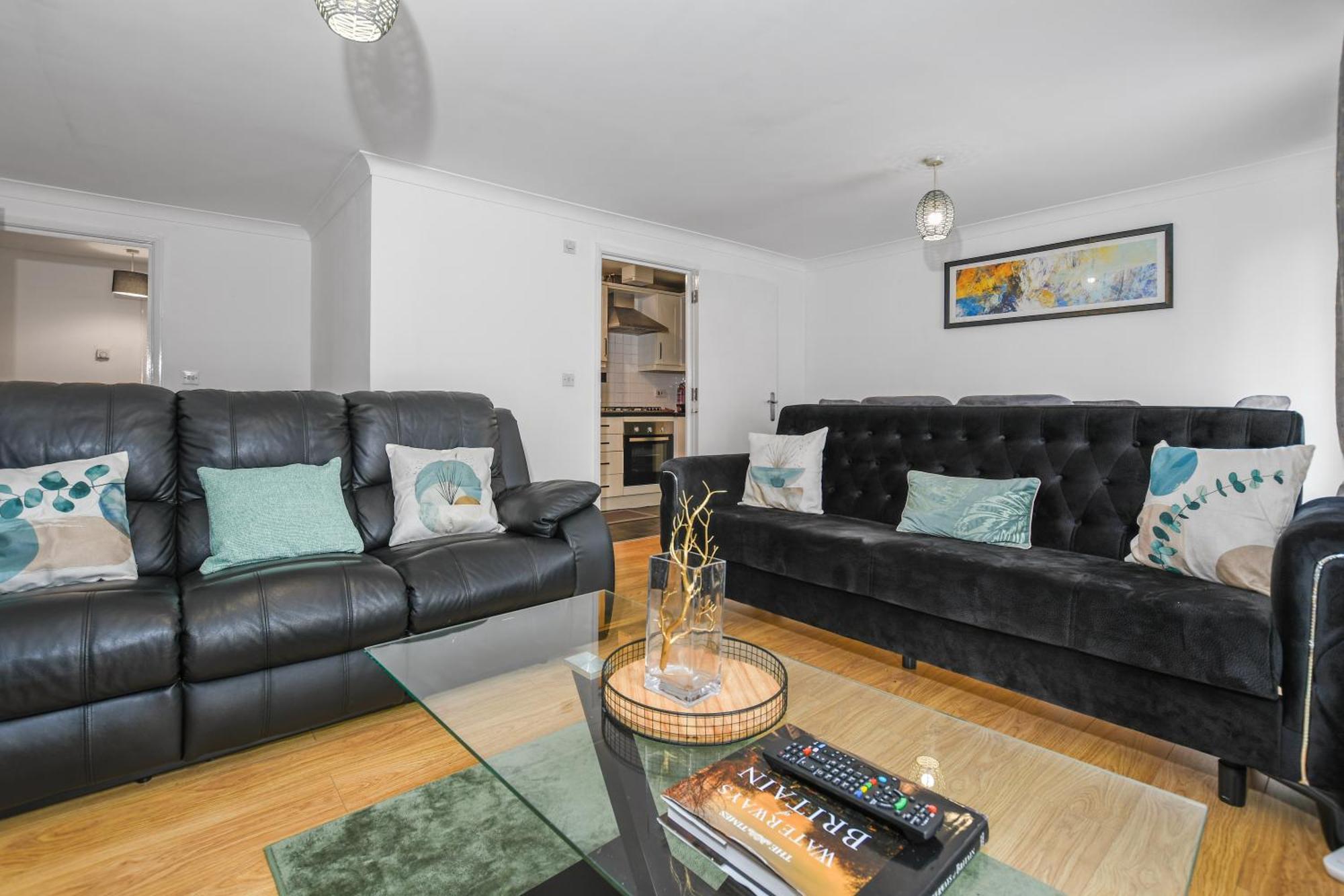 Beautiful Spacious 2 Bed Flat With 2 Parking Near Wembley Stadium Lejlighed