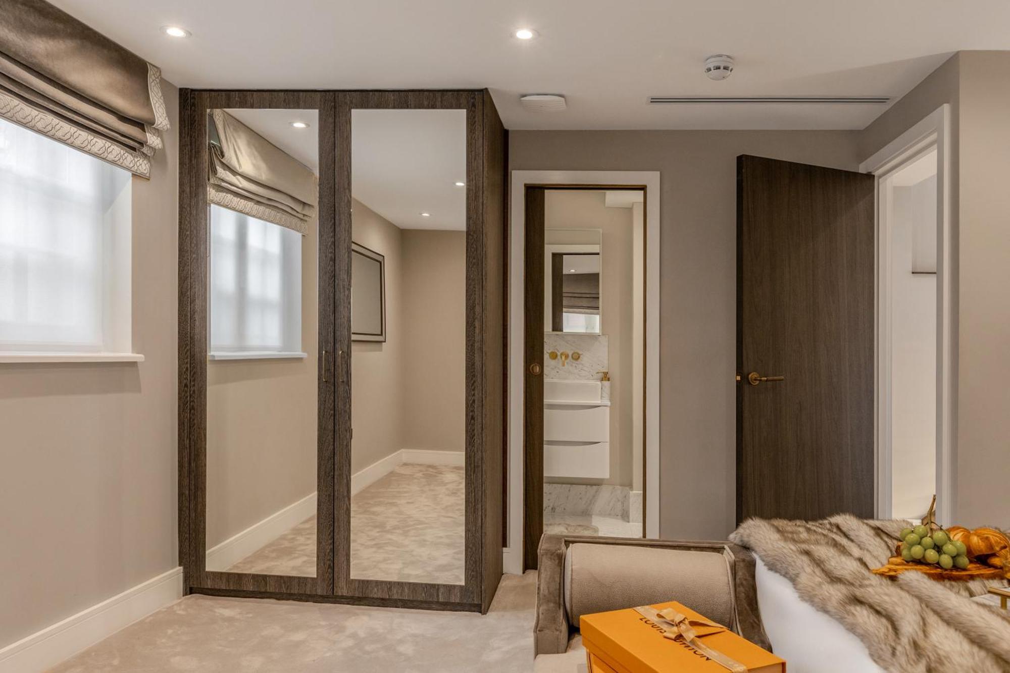Luxurious 4-bed Knightsbridge Near Harrods Apartment *