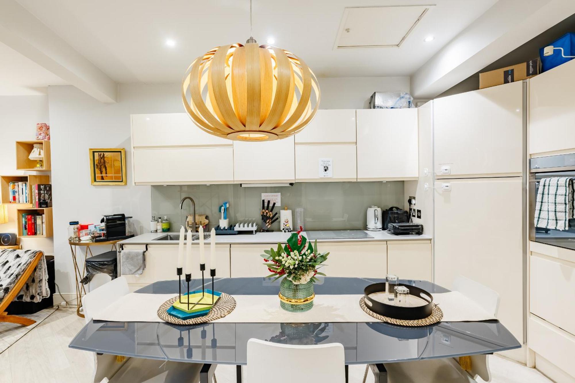 Stunning Modern 2-floor House With 3 Ensuite Londen