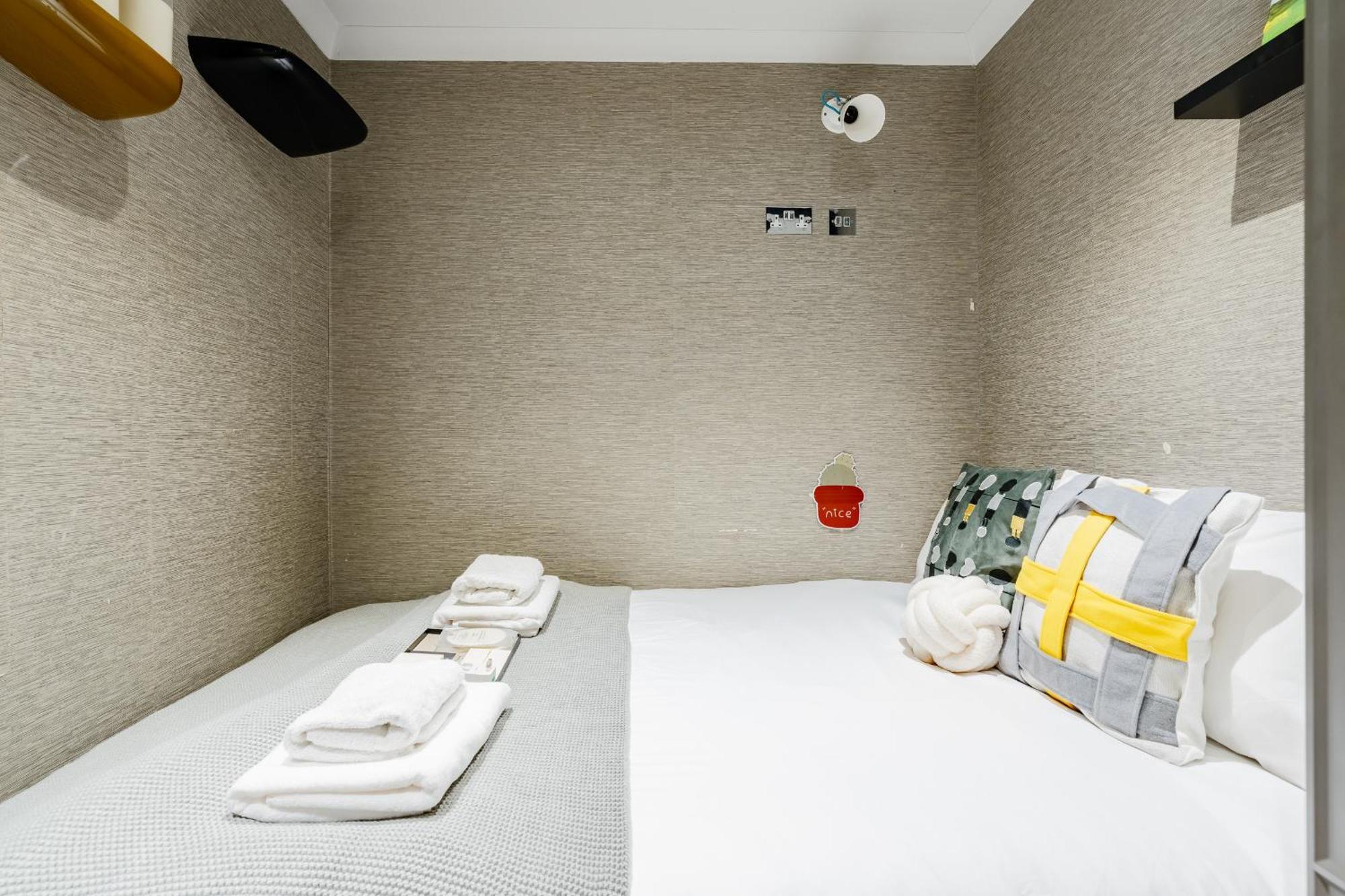 Stunning Modern 2-floor House With 3 Ensuite Londen