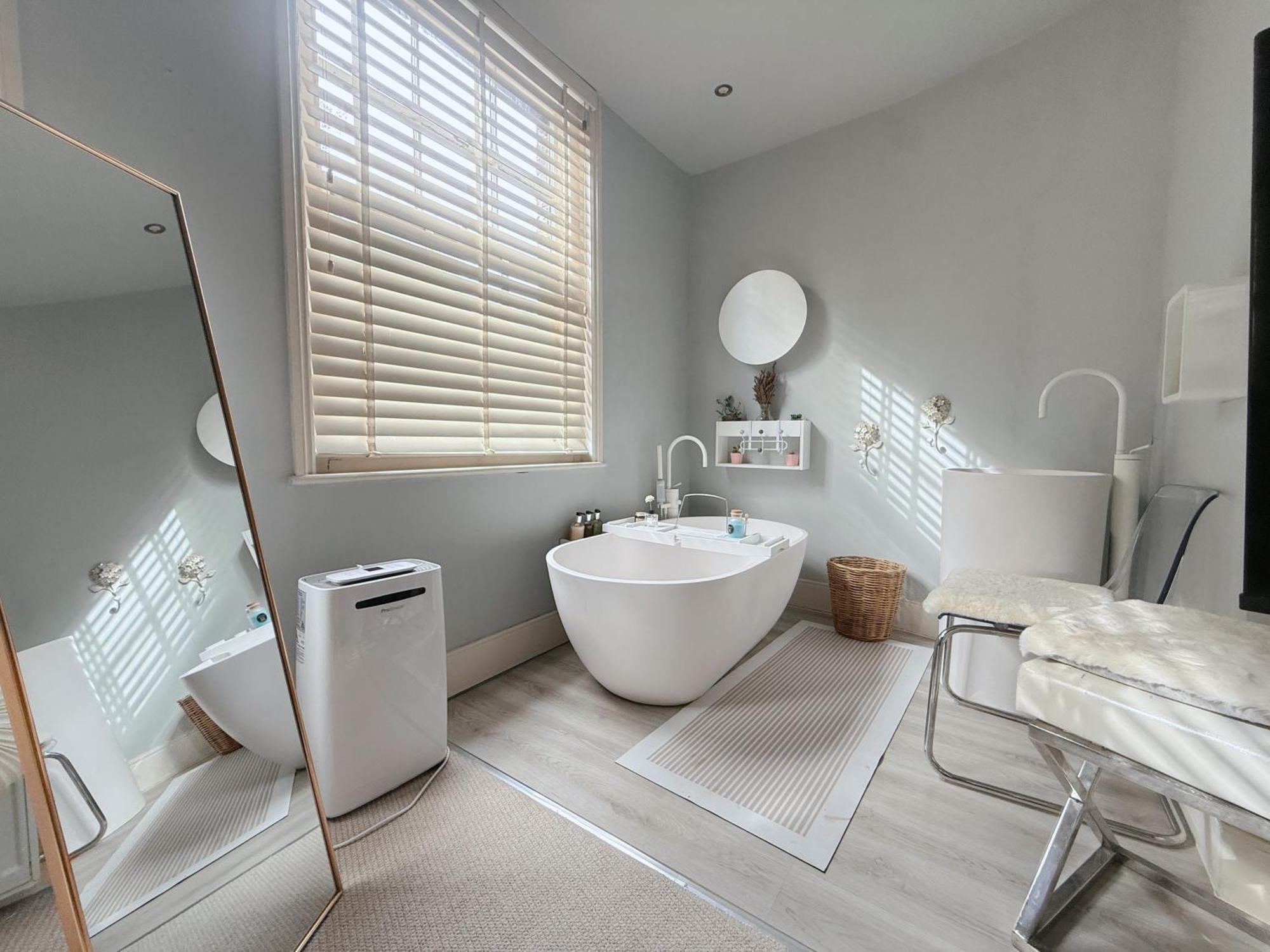 Villa Stunning Modern 2-floor House With 3 Ensuite Londen