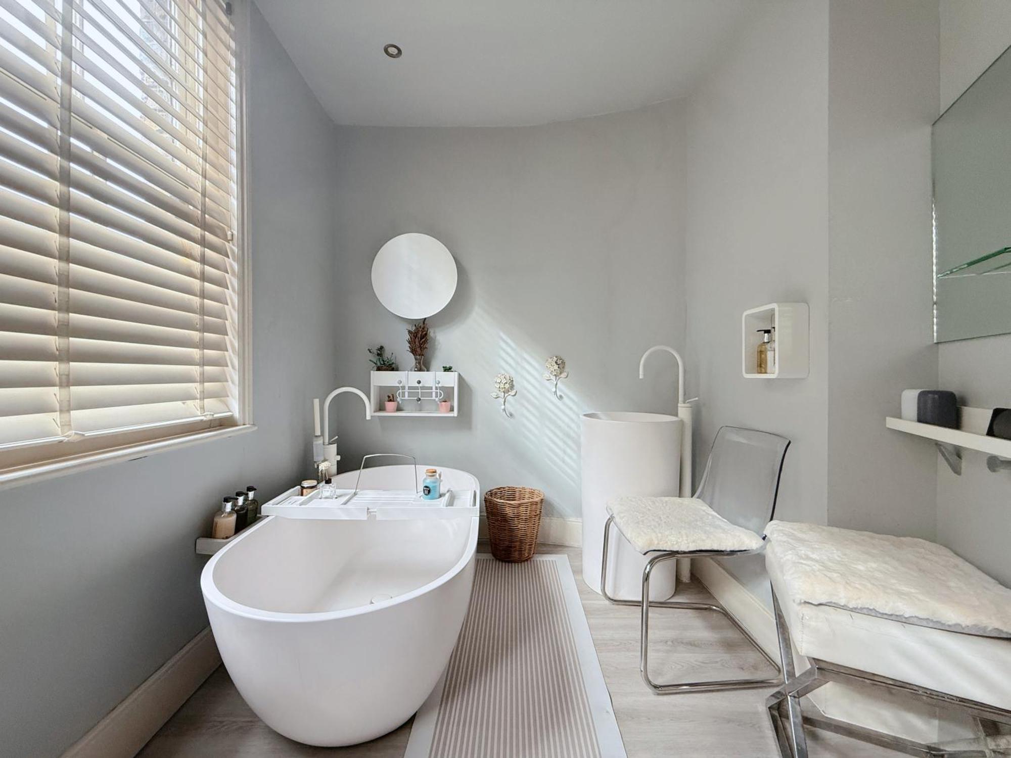 Villa Stunning Modern 2-floor House With 3 Ensuite Londen