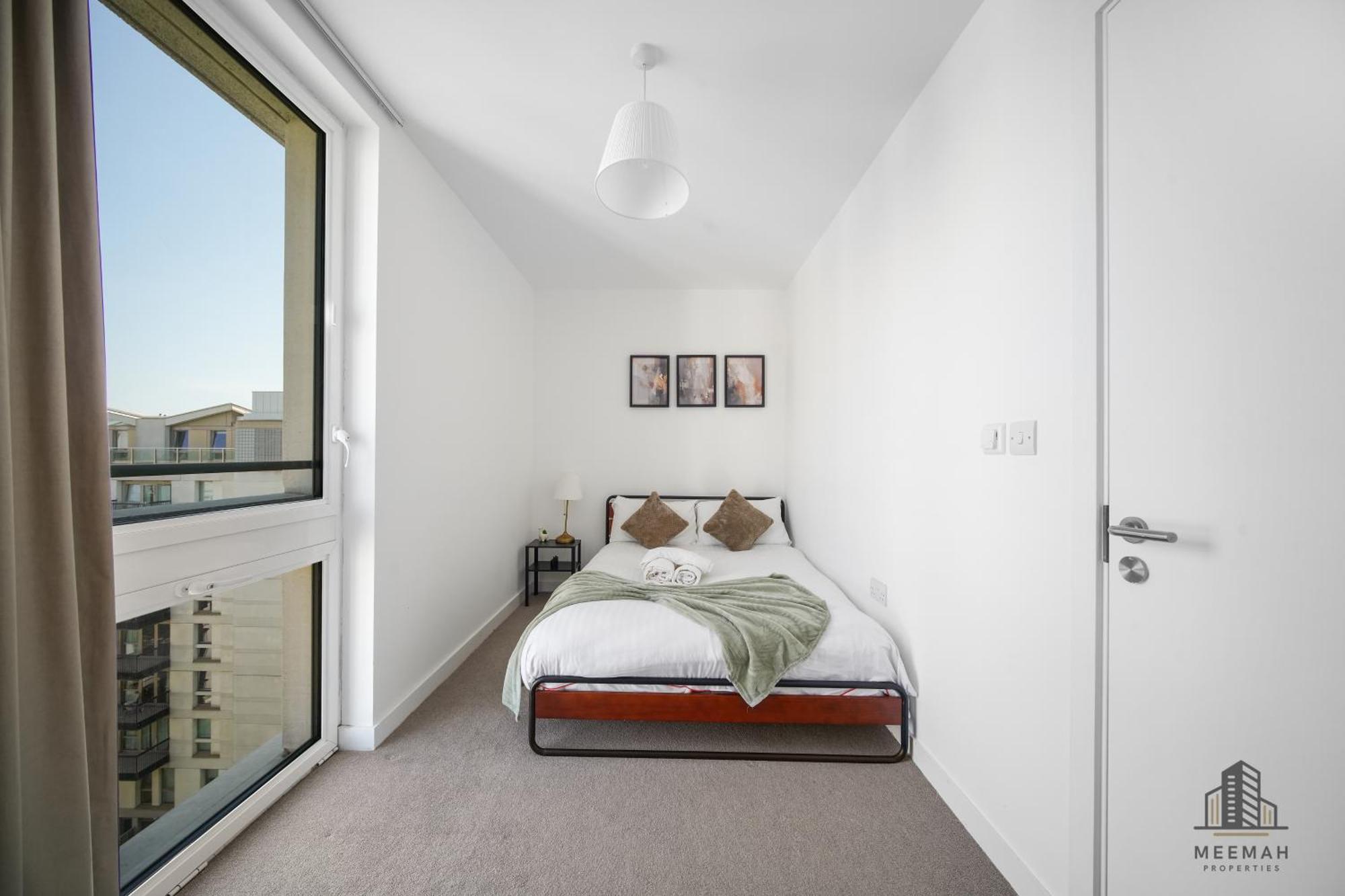 Modern 3 Bedroom - Olympic Park - E20 Stratford Apartment *