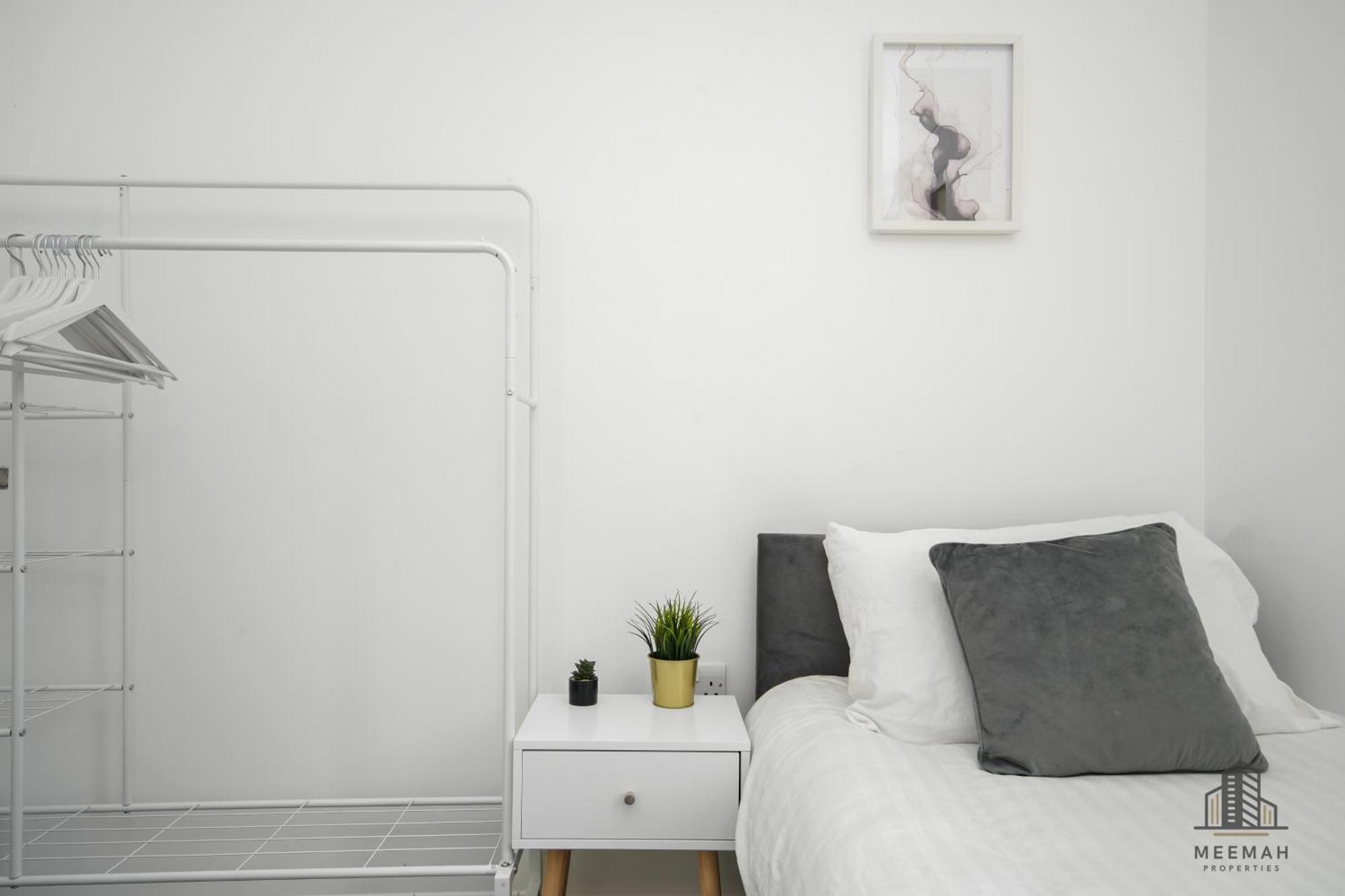 Modern 3 Bedroom - Olympic Park - E20 Stratford Apartment *