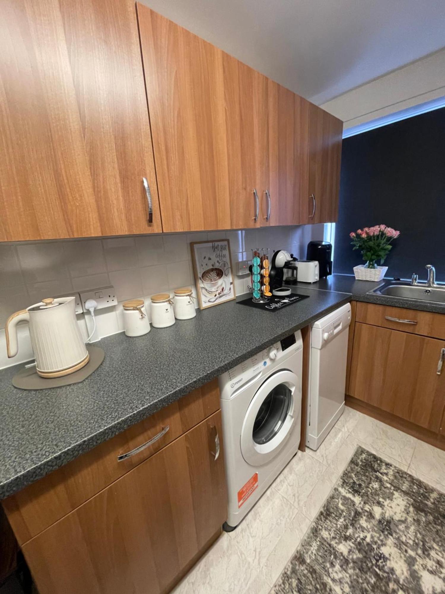 Lejlighed Luxurious & Spacious 3-br Free Parking Balcony London