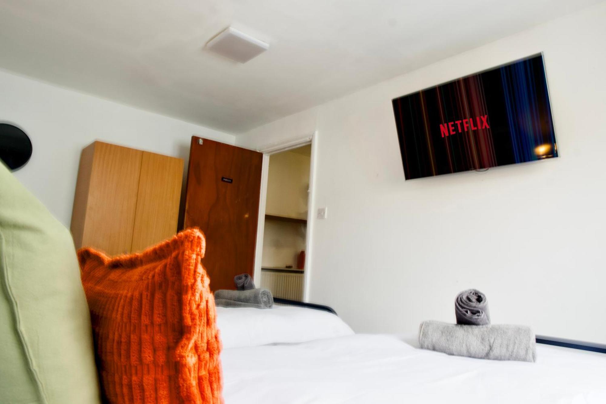 Lejlighed Stratford Centre, 2 Or 3 Bedroom Apartment, Walk To Westfield, Near Station, Sleeps 6