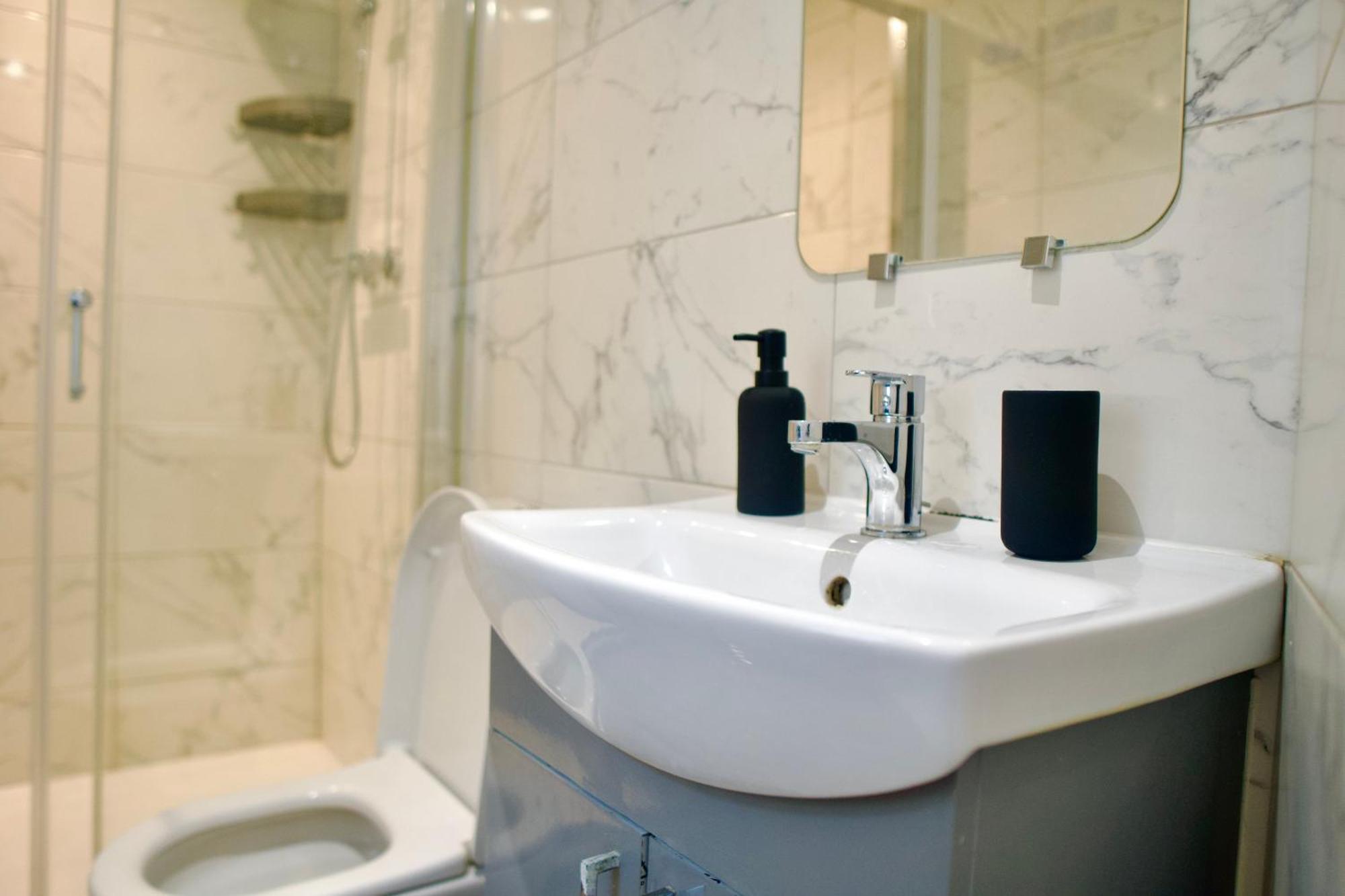 Stratford Centre, 2 Or 3 Bedroom Apartment, Walk To Westfield, Near Station, Sleeps 6 Lejlighed
