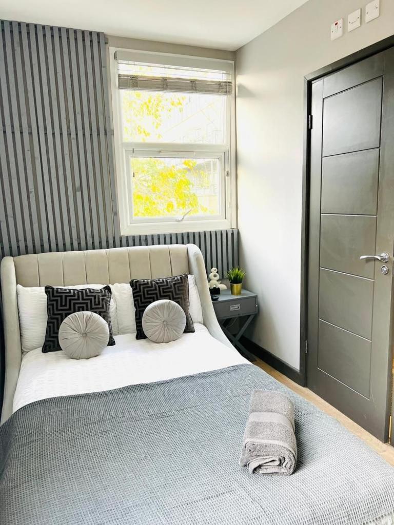 Holloway's House - No 37 - Bright & Cozy Escape Londra