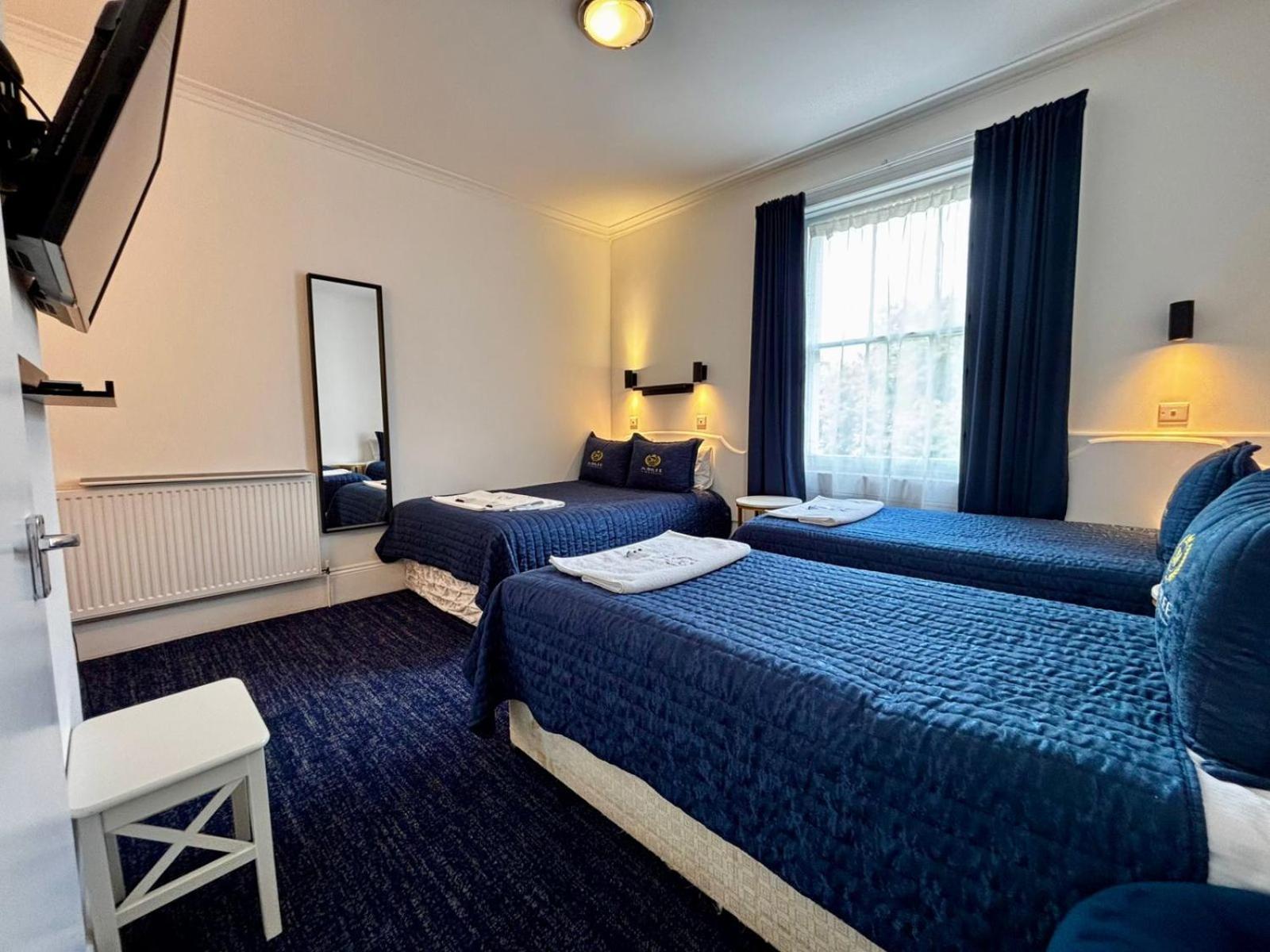 Hotel Jubilee Victoria London