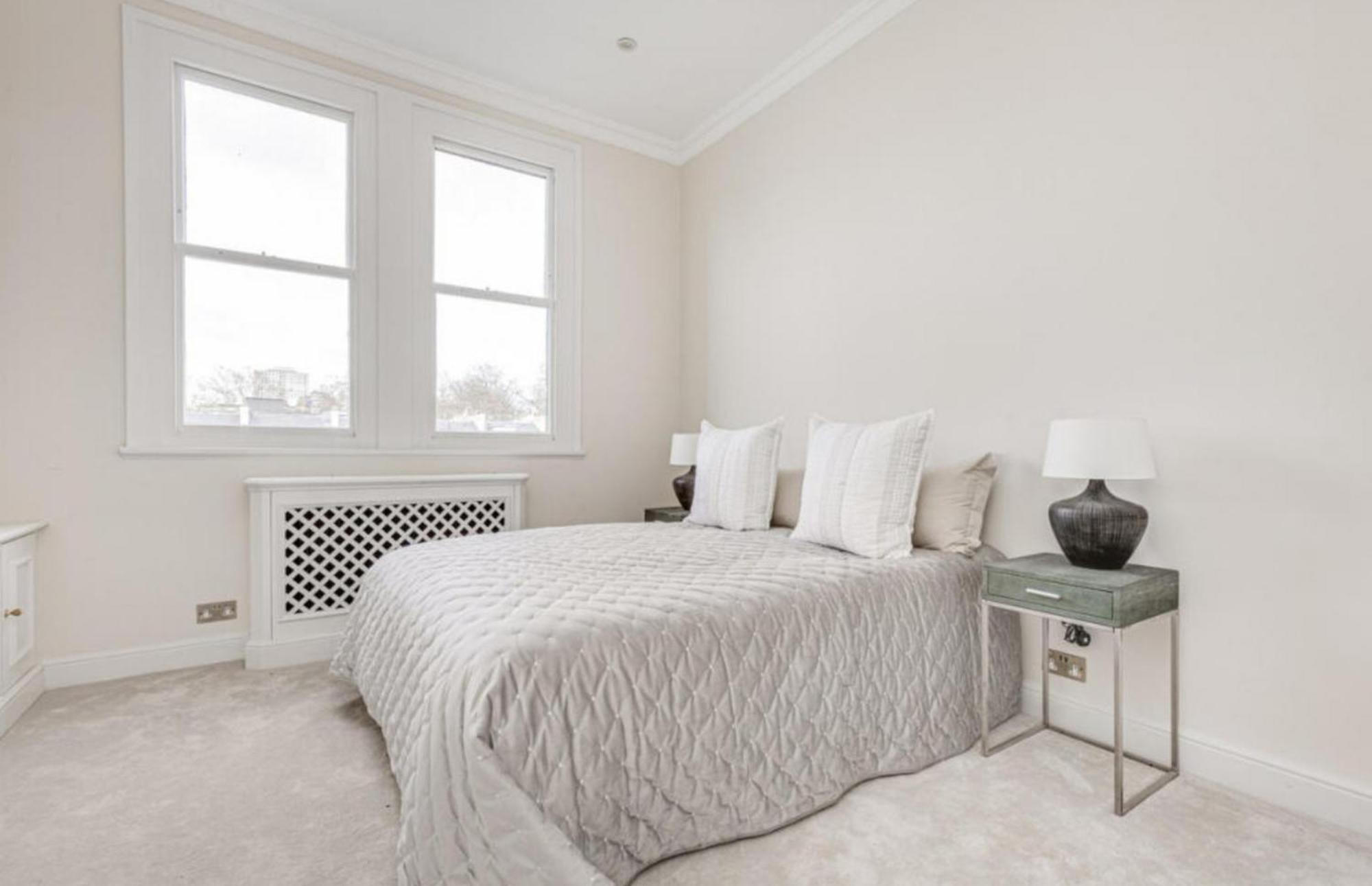 Bright & Spacious 4-bed Flat In