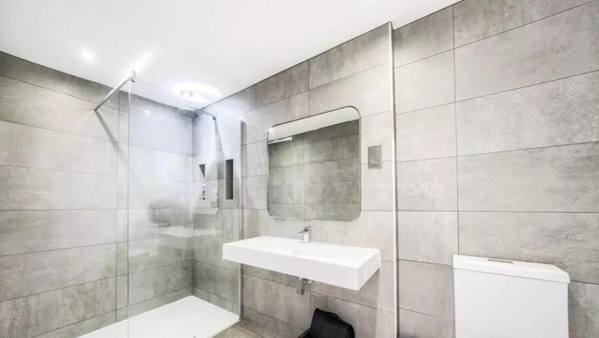 Lägenhet Bright & Spacious 4-bed Flat In
