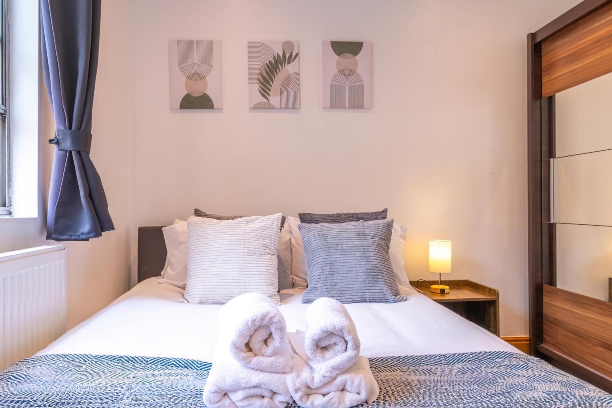 Premier Liverpool Street 2 Bed Super