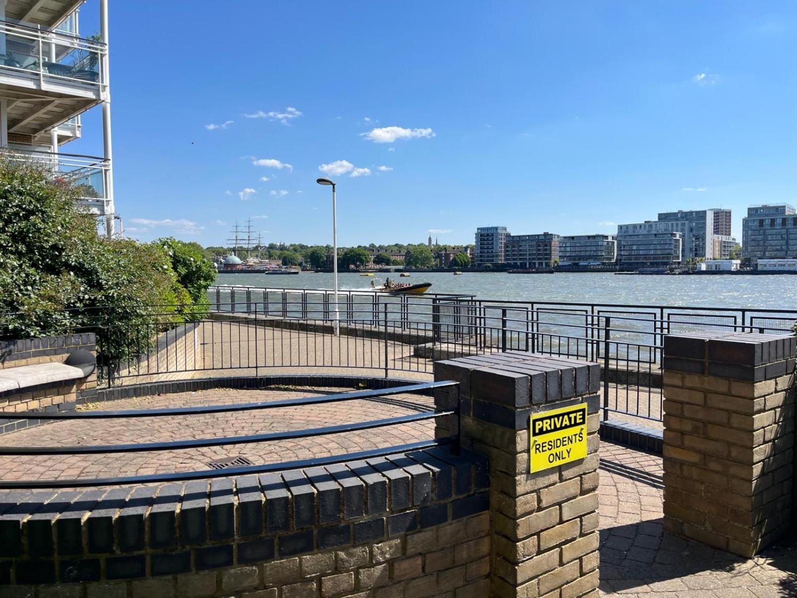 Riverside 1bd Near Canary Wharf * London