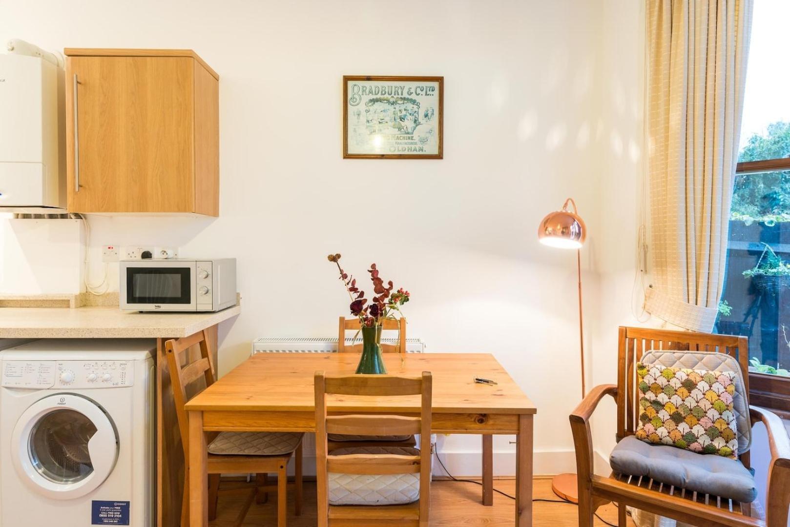 New Stylish 1 Bedroom Flat With Garden |